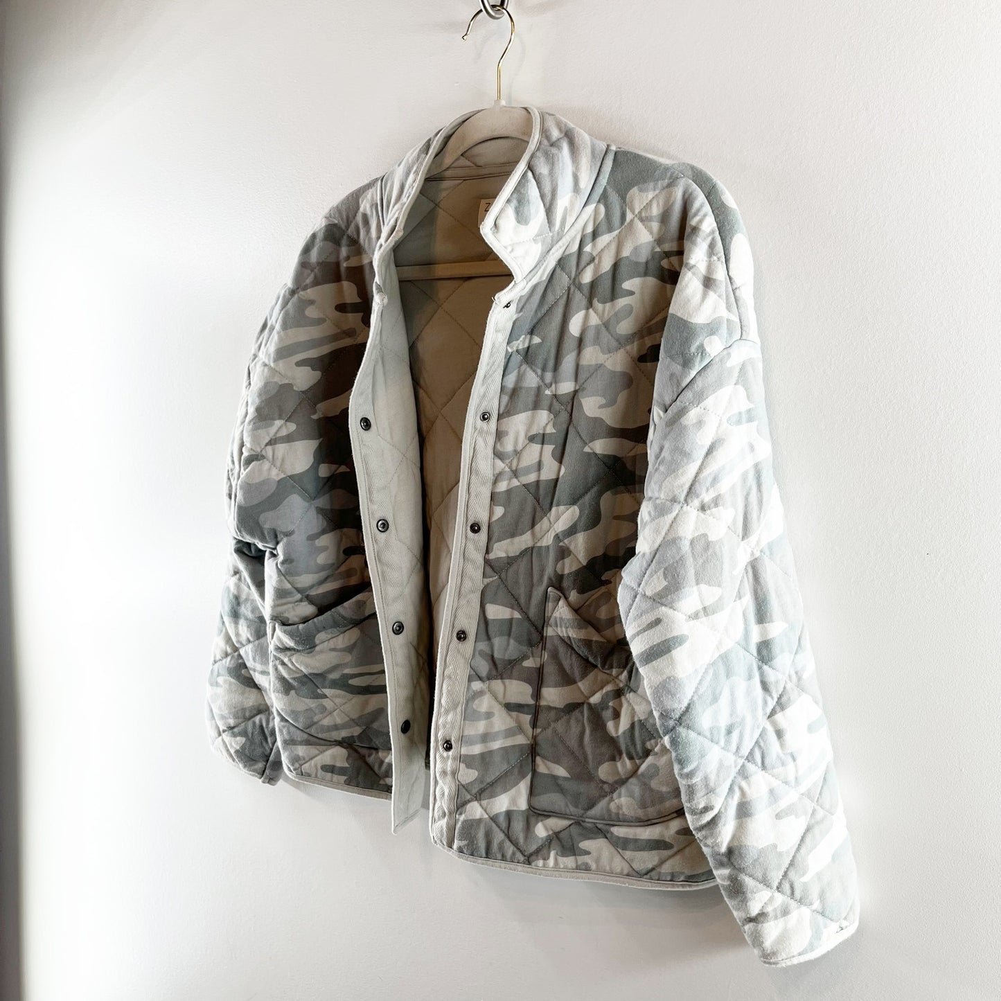 Z Supply Maya Camo Long Sleeve Snap Button Quilted Jacket Dusty Sage Small