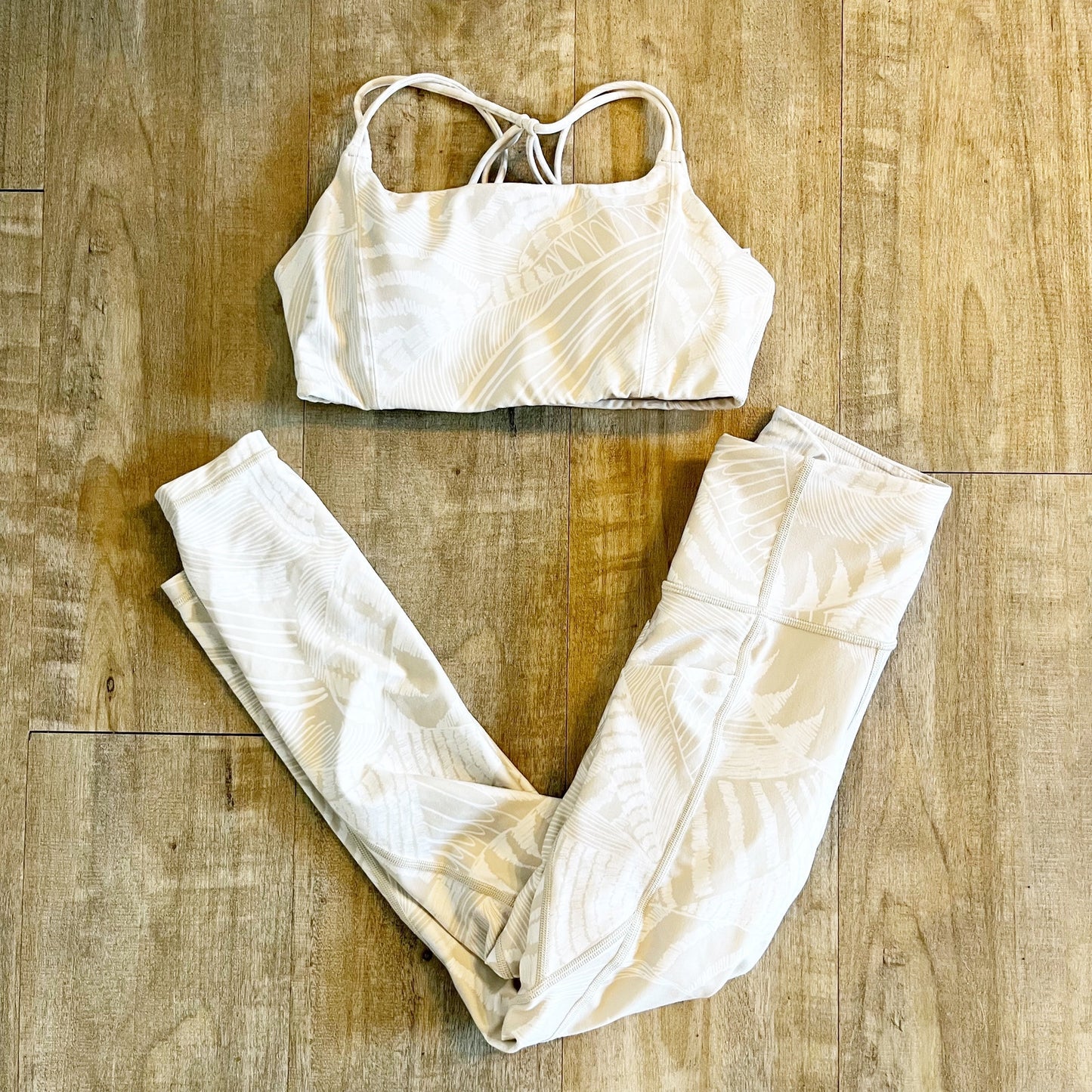Athleta Salutation Zuma Stash Pocket Tight and Sports Bra Set Powervita Cream S