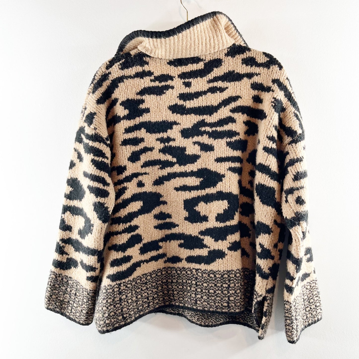 Aqua Half Zip Long Sleeve Pullover Sweater Leopard Print Tan Black Small