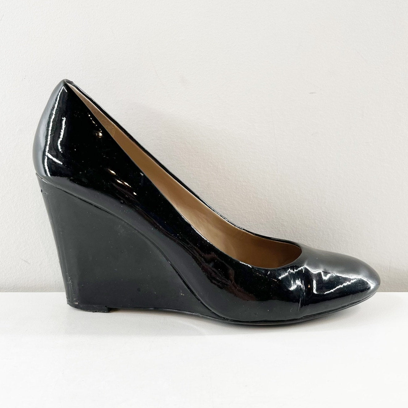Banana Republic Patent Leather Slip On Round Toe Wedge Heel Pump Black 7.5