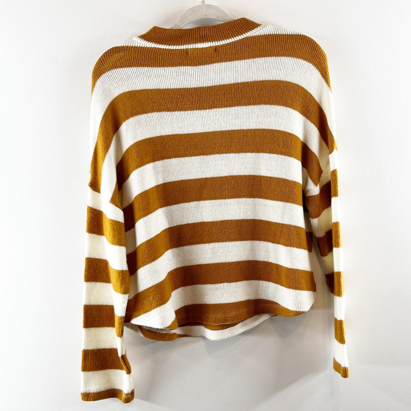 Socialite Striped Crewneck Ribbed Long Sleeve Sweater Gold White Medium