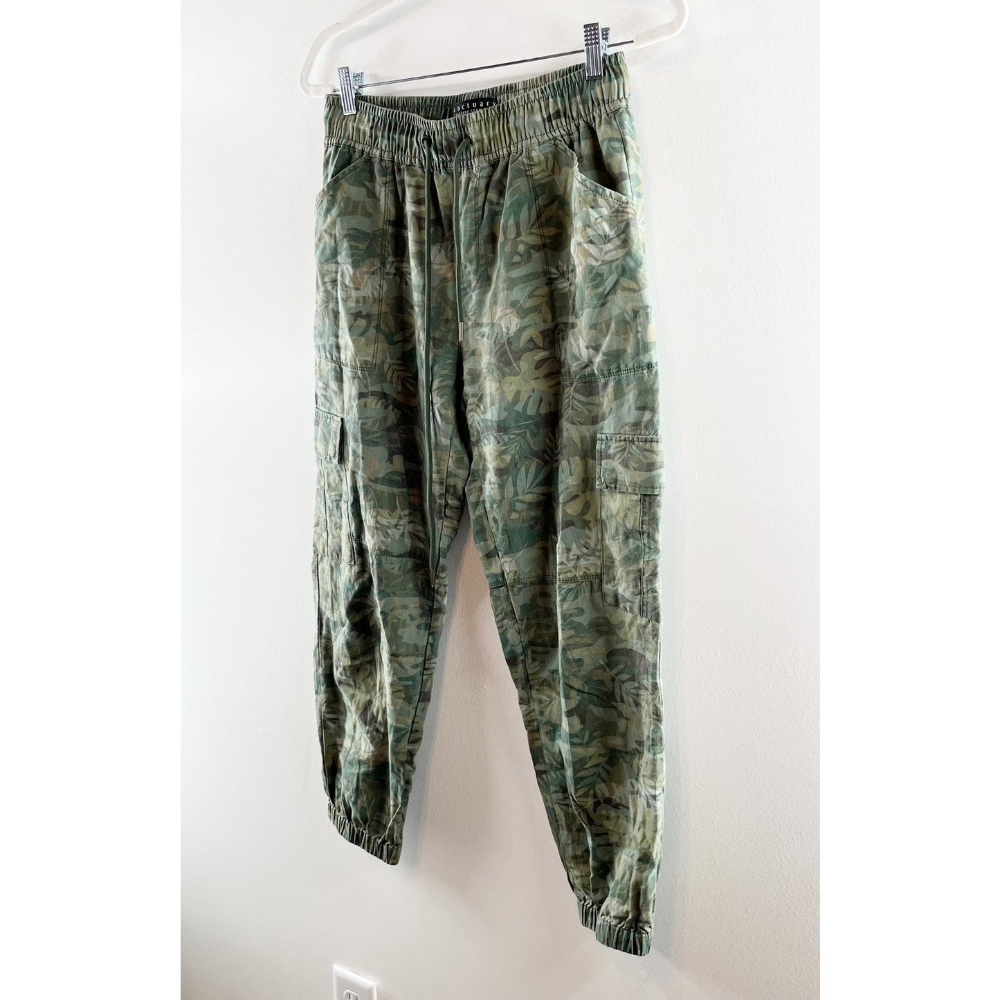 Sanctuary Camo Foliage Cargo High Rise Jogger Pants Green 27 / 4