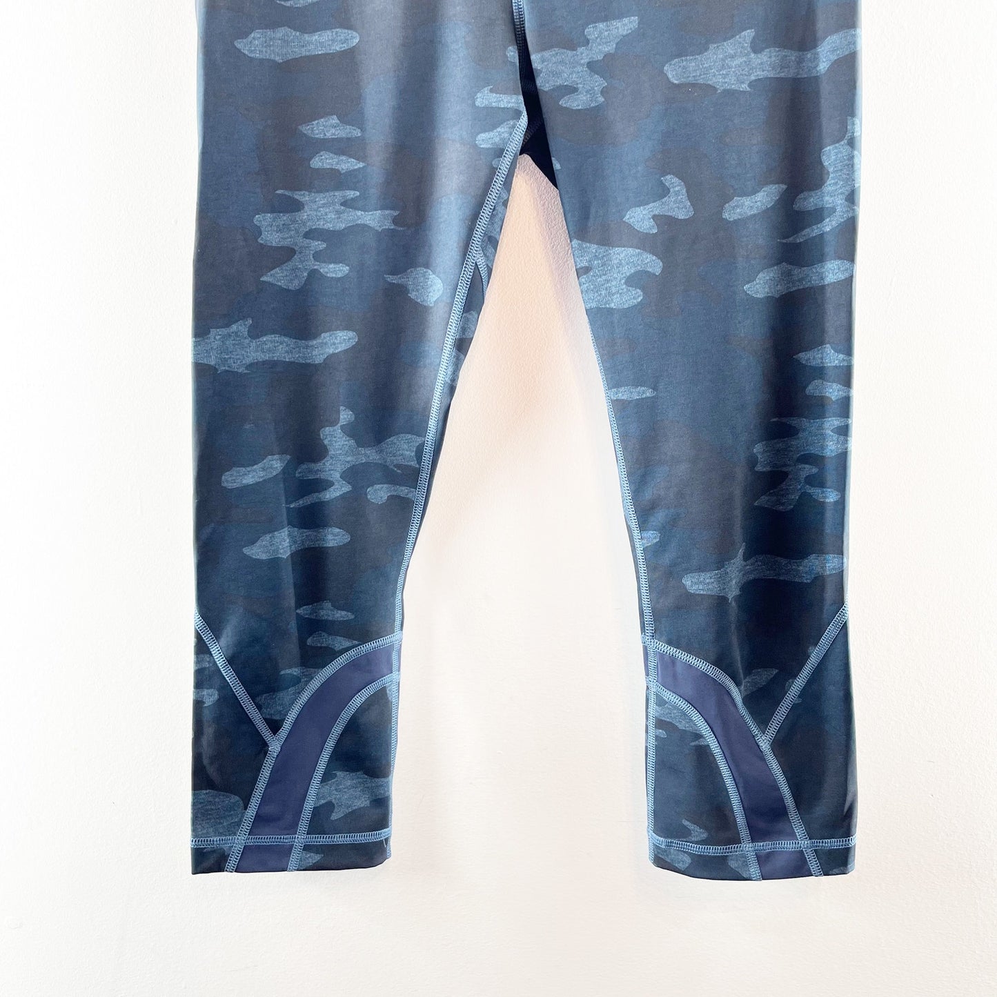 Lululemon Mid Rise Run Inspire Crop Camo Leggings Blue 8