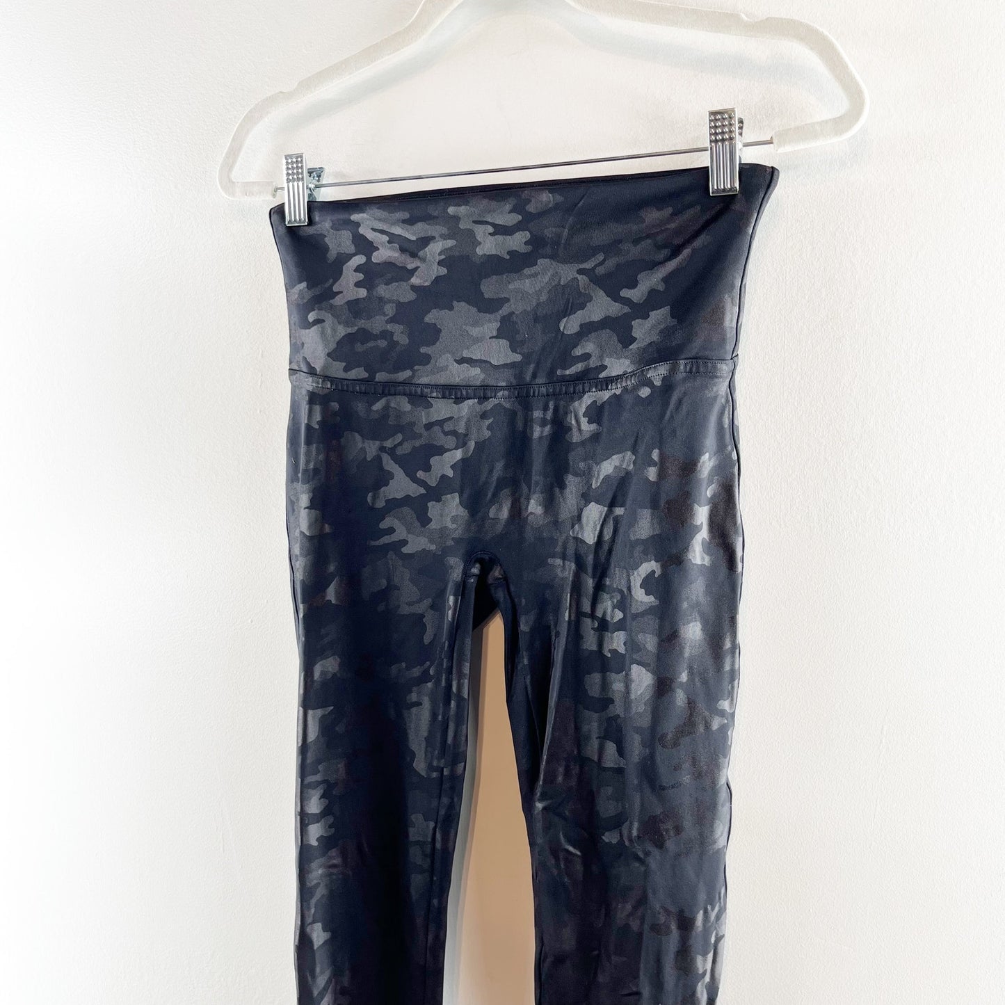 SPANX Faux Leather High Rise Compression Camo Leggings Black Large