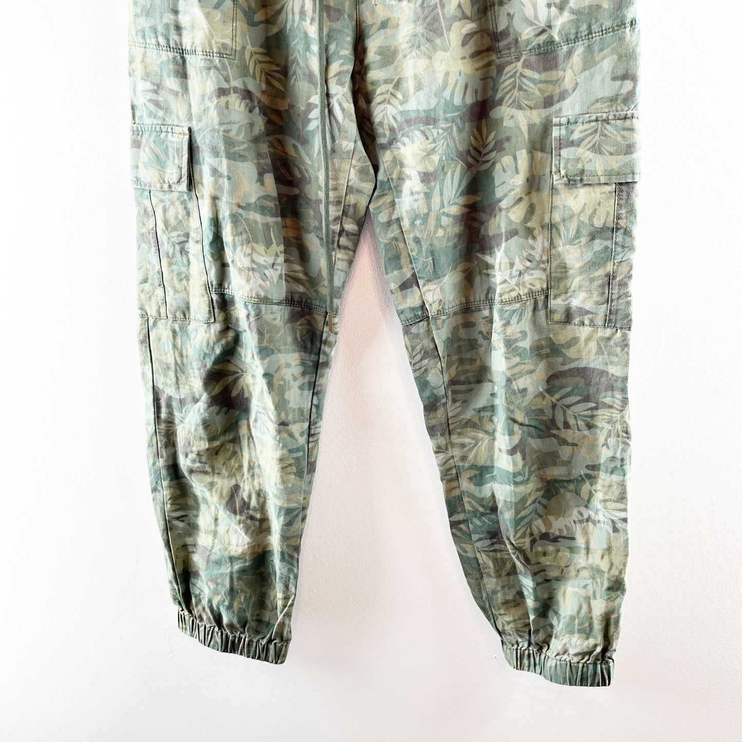 Sanctuary Camo Foliage Cargo High Rise Jogger Pants Green 27 / 4