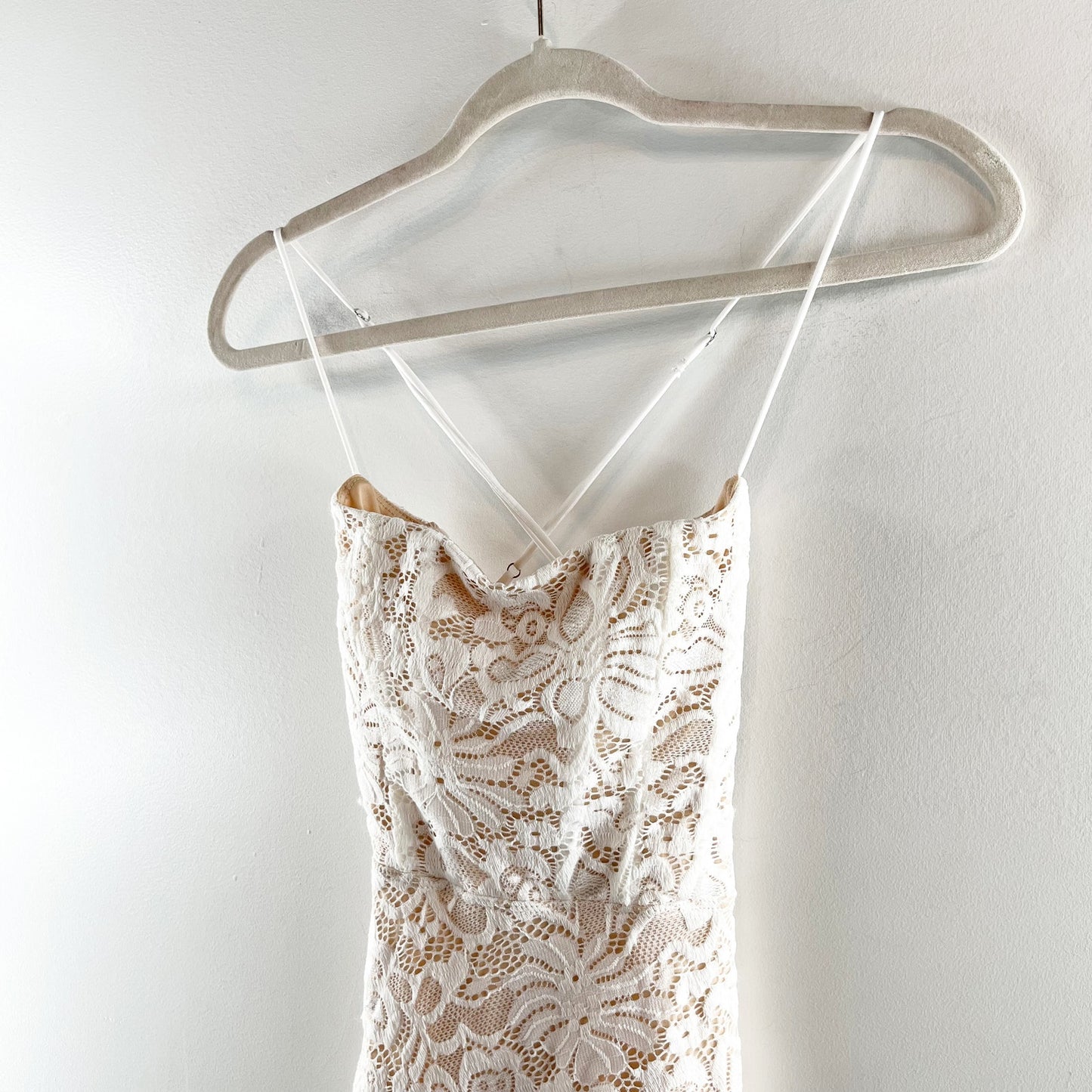 Lucy in the Sky Edwina Sleeveless Crossback Floral Lace Mini Dress White Nude XS