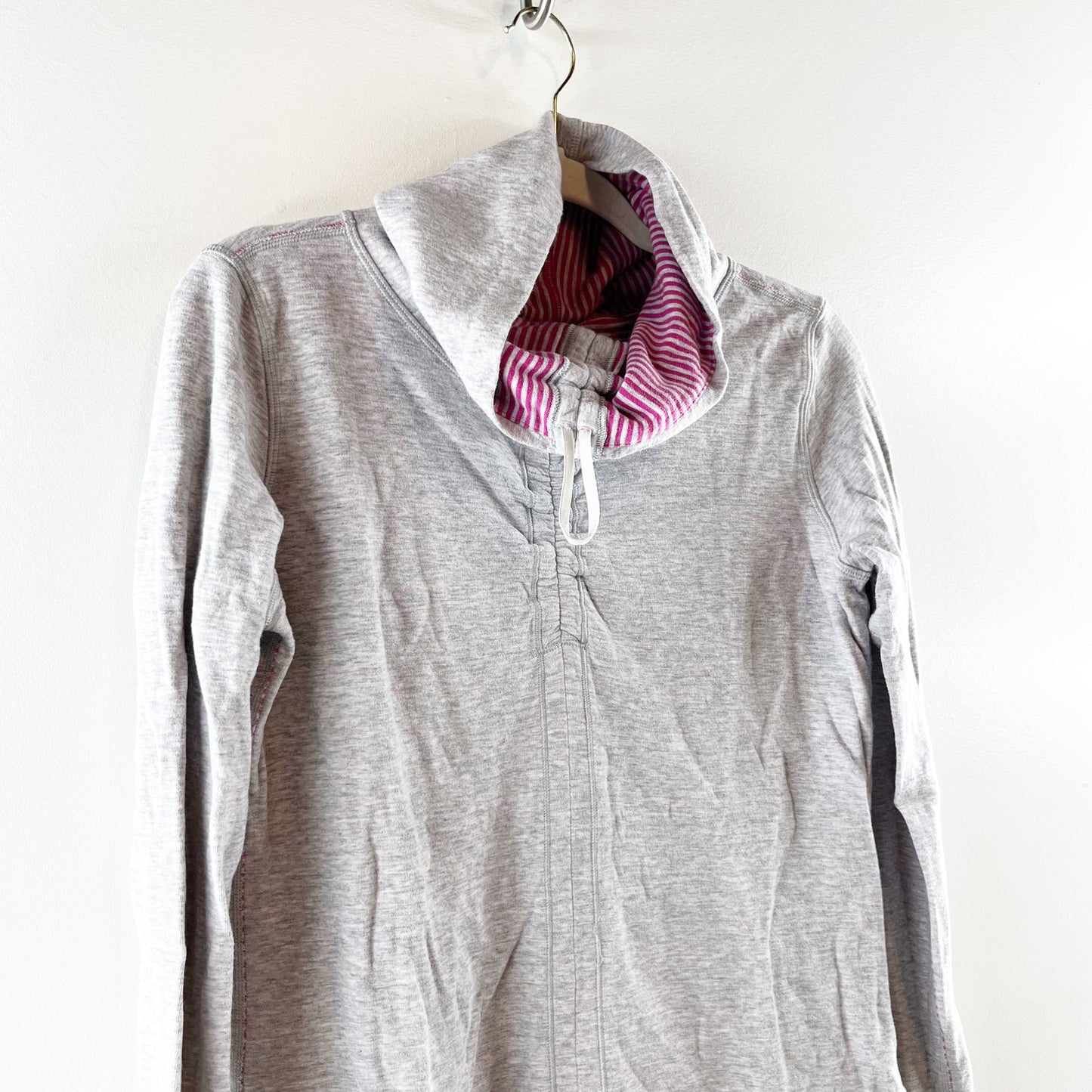 Lululemon In a Cinch Long Sleeve Cowl Neck Long Sleeve Pullover Gray Small