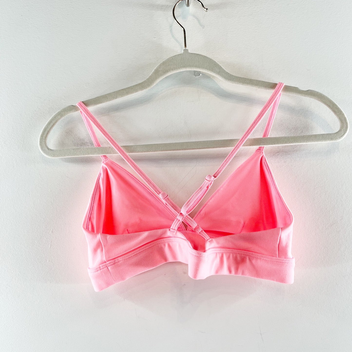 Alo Splendor Bra in Neon Bubblegum Pink Small