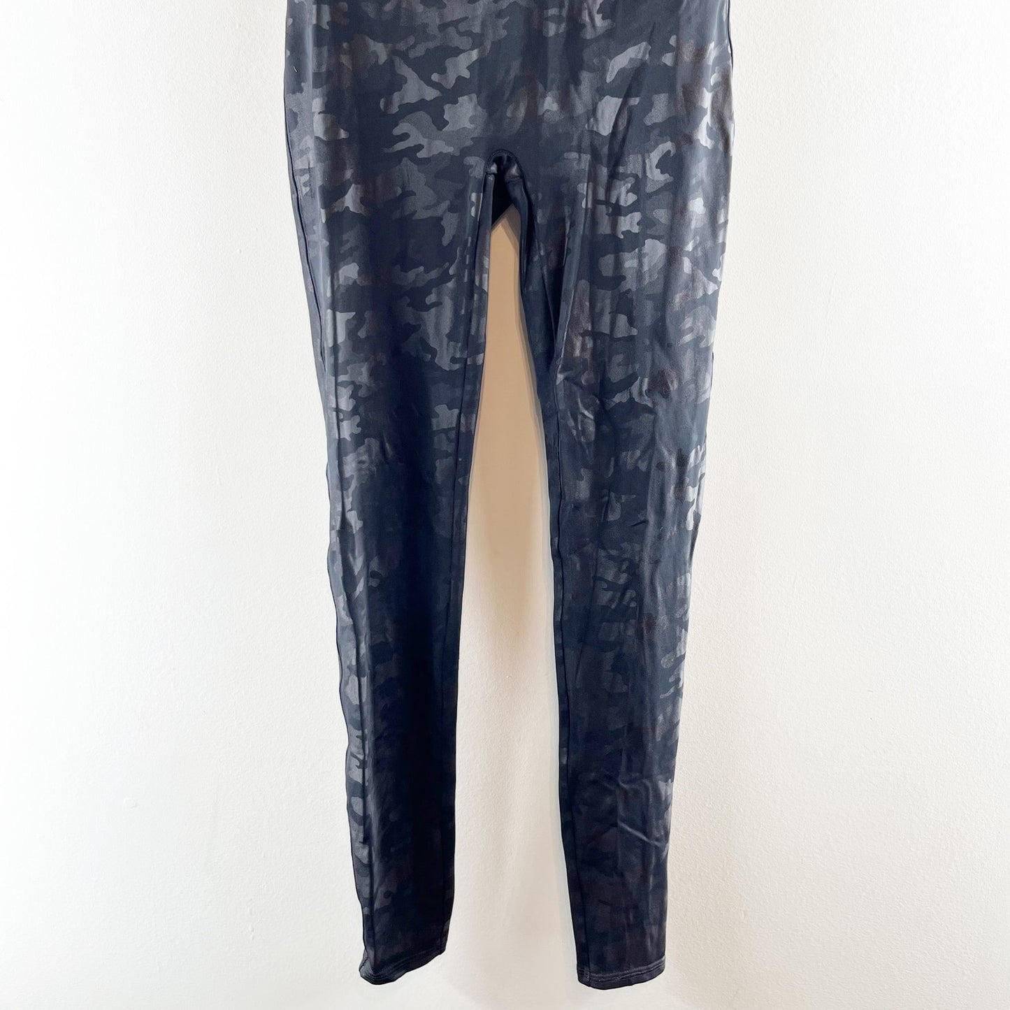 SPANX Faux Leather High Rise Compression Camo Leggings Black Large