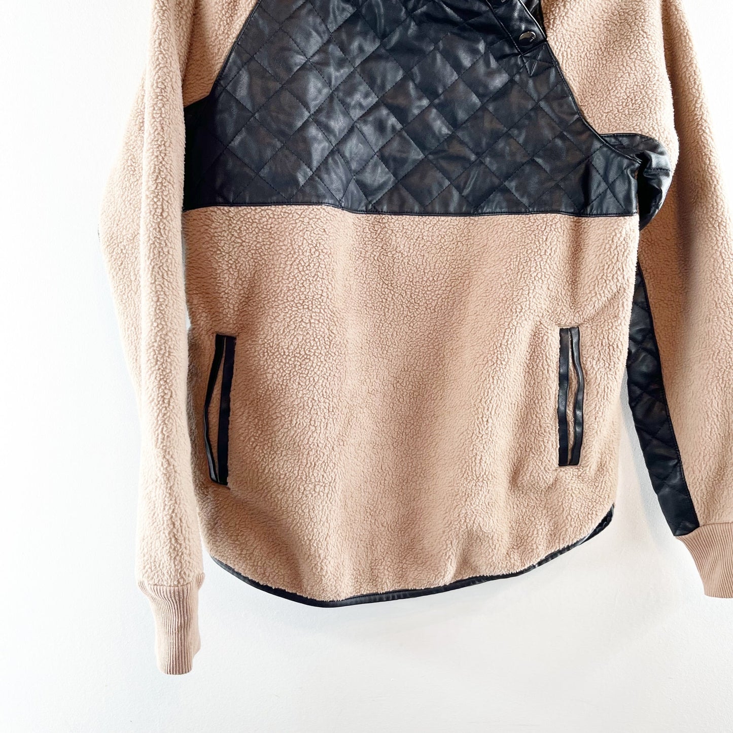 Abercrombie & Fitch Asymmetrical Snap Quilted Fleece Jacket Tan Black XS