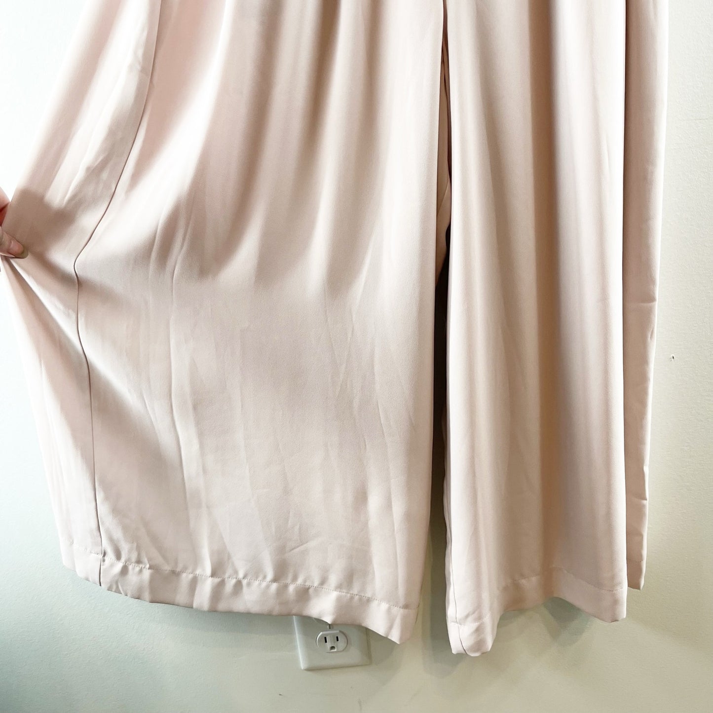 Babaton Aritzia Maximillion V Neck Cropped Wide Leg Jumpsuit Camille Pink Medium