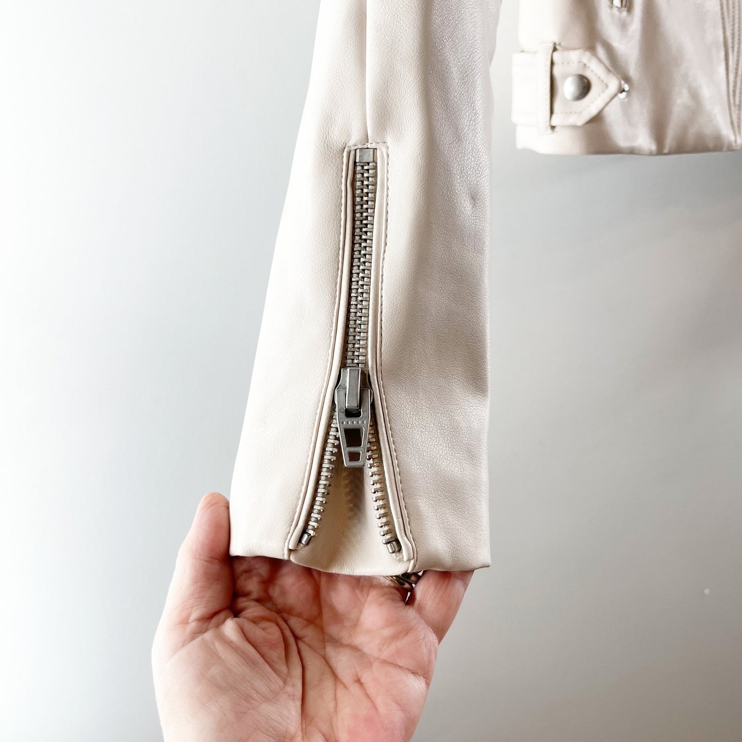Blank NYC Faux Leather Long Sleeve Crop Asymmetric Full Zip Moto Jacket Cream M