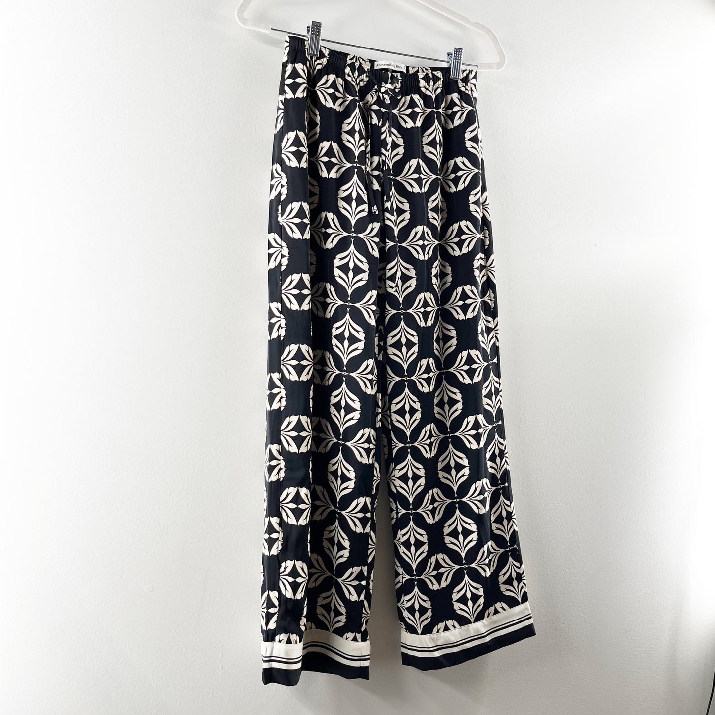 Abercrombie & Fitch Wide Leg Printed Drapey Pants Black White XXS Petite