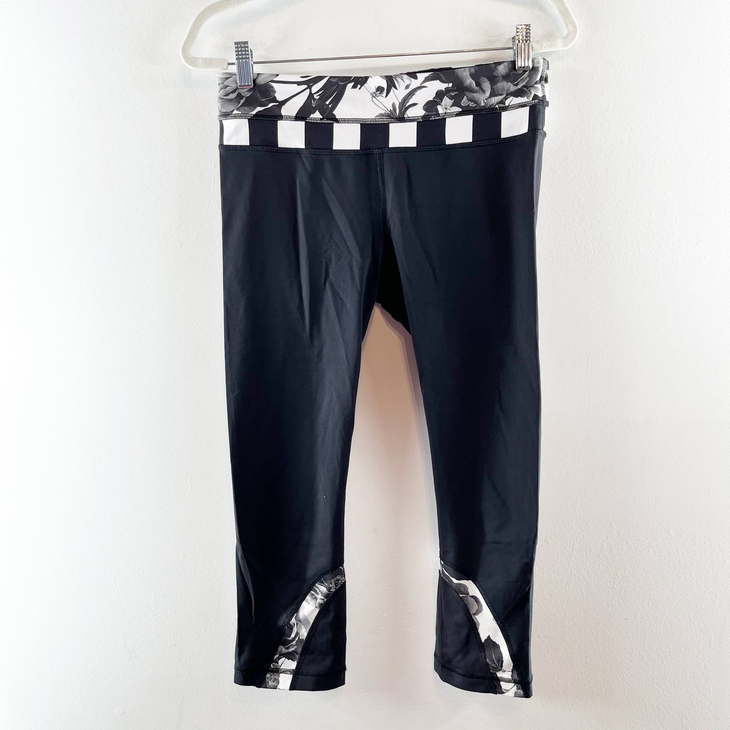 Lululemon Run Inspire Crop Leggings Yoga Running Pants Black Floral Gray 8