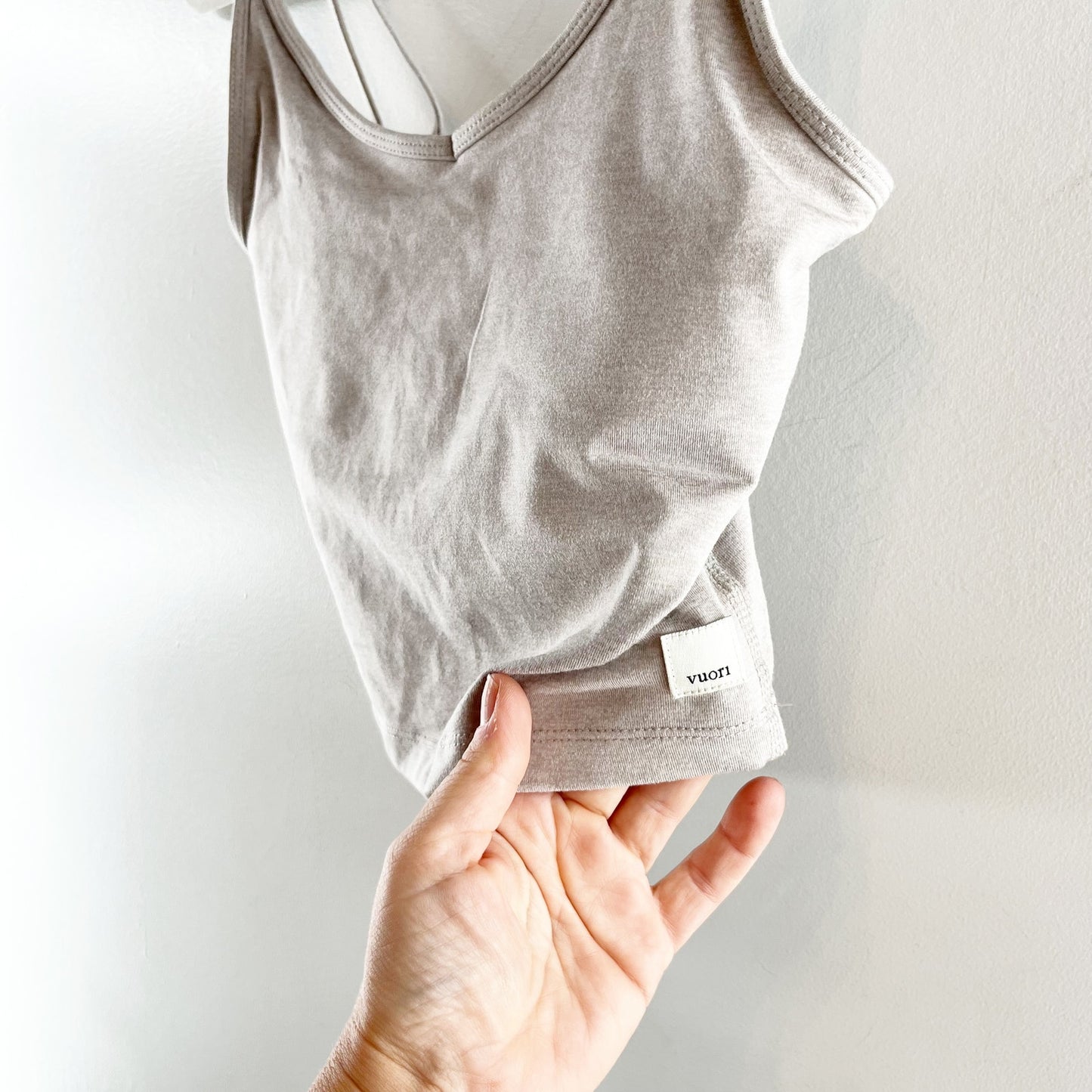 Vuori Halo Performance Cropped Tank Top Cami Heathered Oatmeal Beige Small