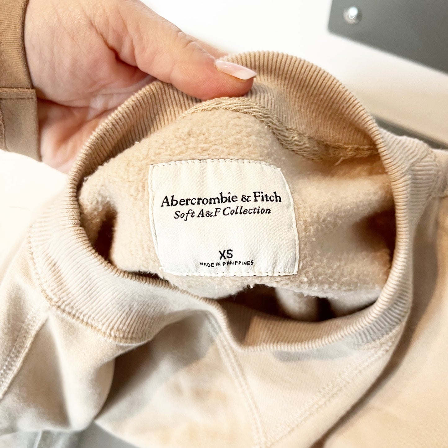 Abercrombie & Fitch Soft AF Colorblock Crewneck Sweatshirt Tan Beige Gray XS