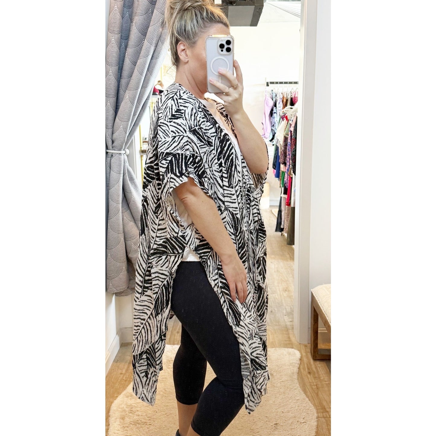 Cynthia Rowley Leaf Print Short Sleeve Midi Kimono Cover Up White Black One Size