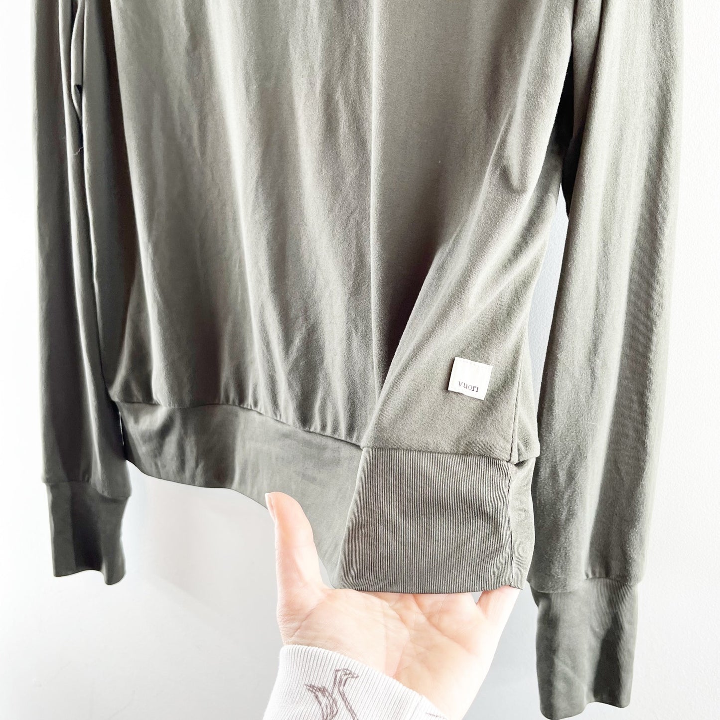 Vuori Daydream Long Sleeve Performance Crewneck Tee Oregano Green Large