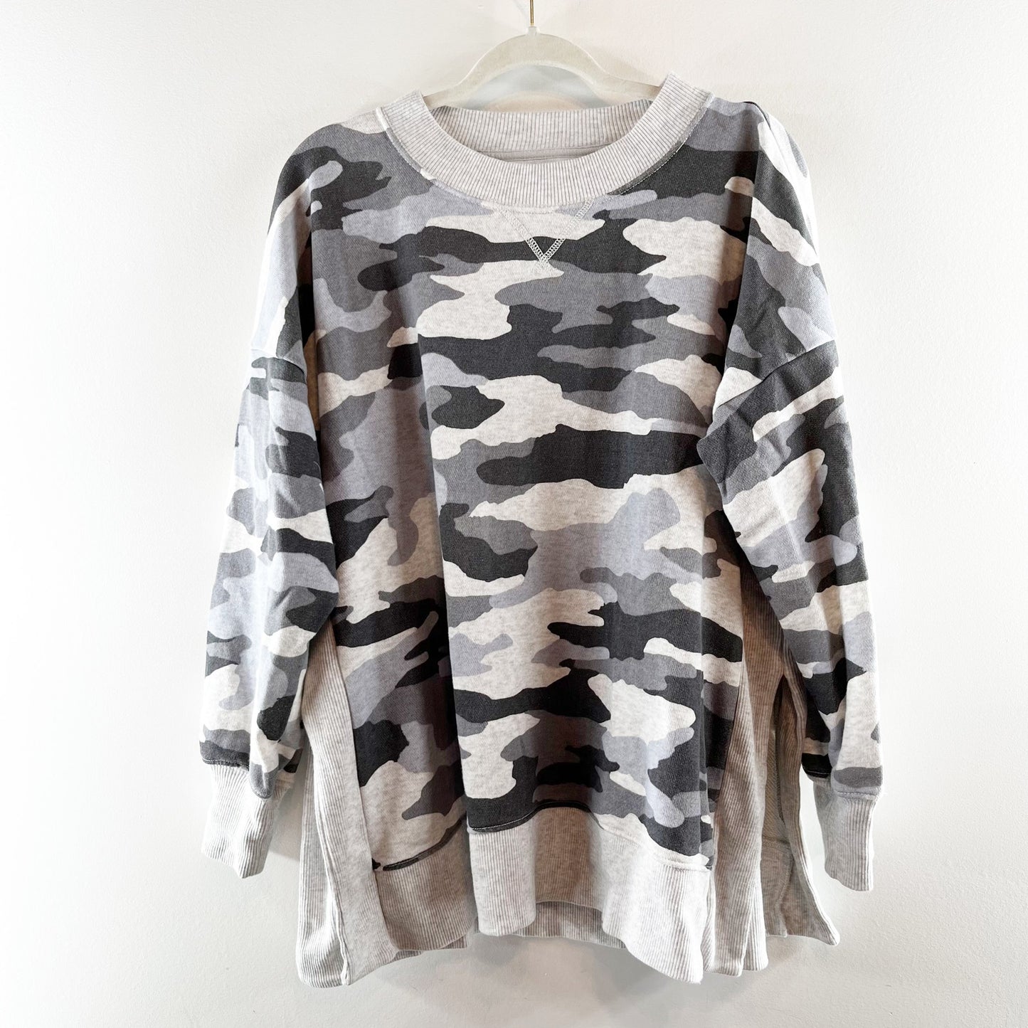 Aerie Oversized Long Sleeve Crewneck Camo Sweatshirt Gray Large