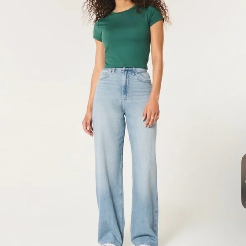 Hollister Ultra High Rise Baggy Wide Leg Jeans Light Wash Blue 6