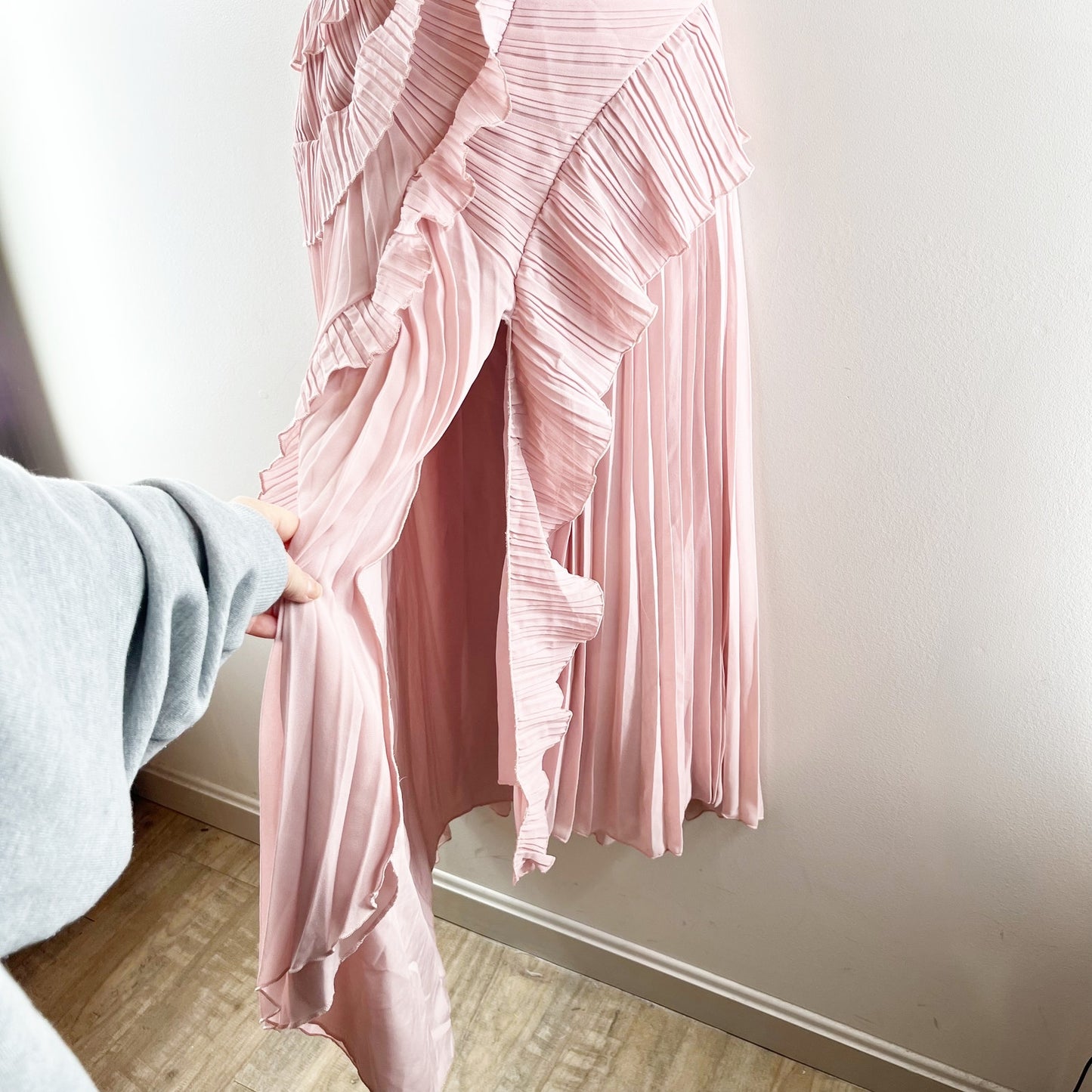 Boutique High Neck Ruffled Pleated Halter Maxi Dress Gown Blush Pink Medium