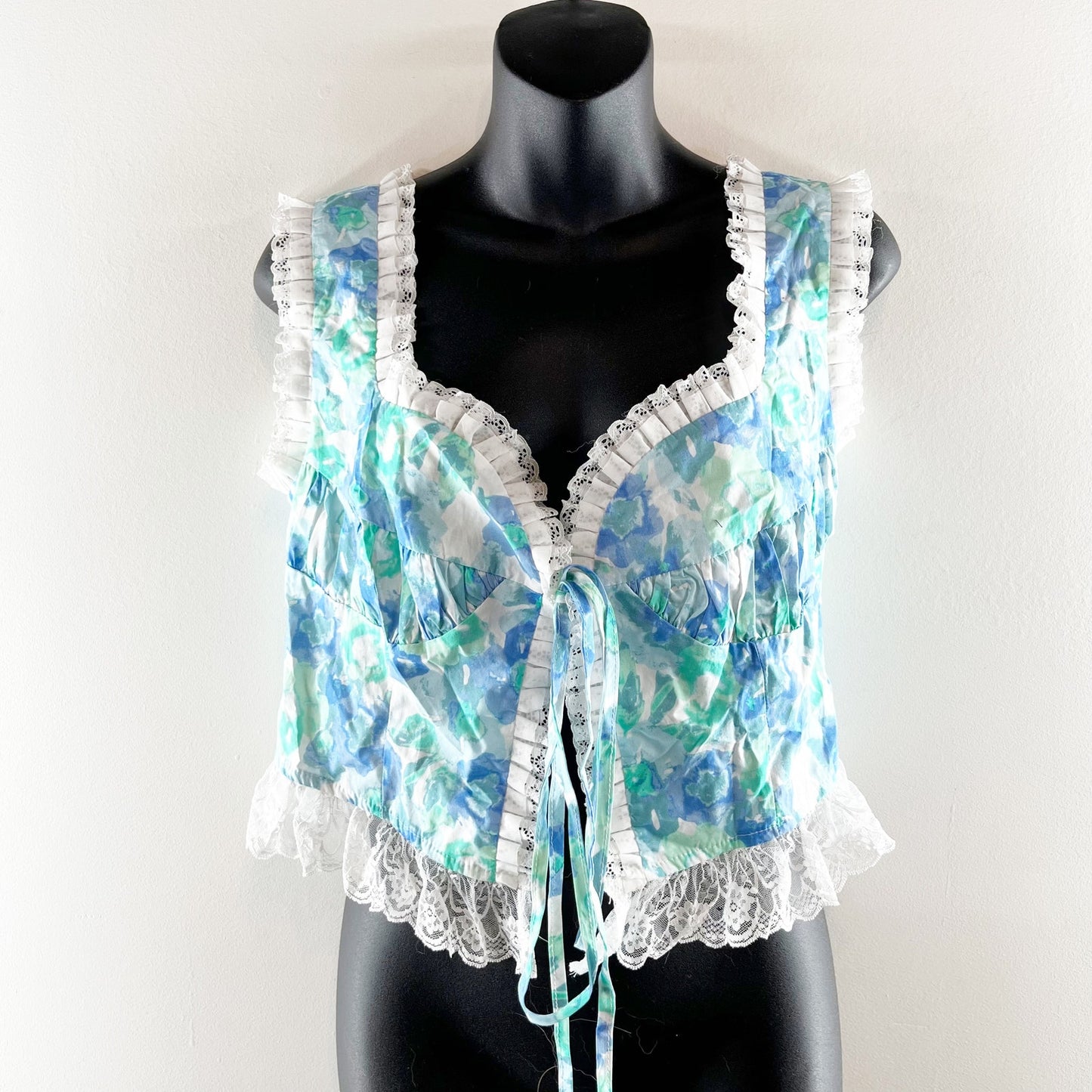 Love + Harmony Sleeveless Floral Tie Front Crop Lace Trim Tank Top Blue Medium