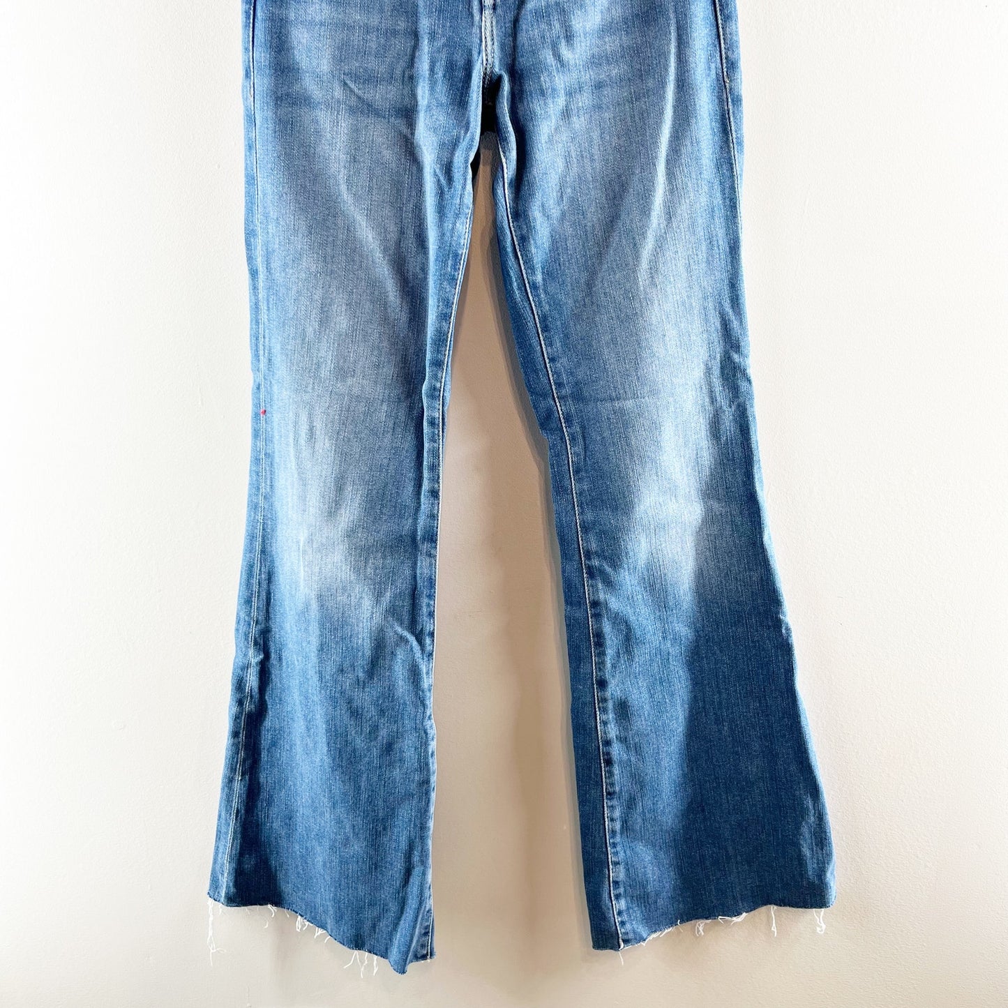 Frame Mid Rise Le Easy Flare Raw Hem Jeans Drizzle Blue 25 / 0