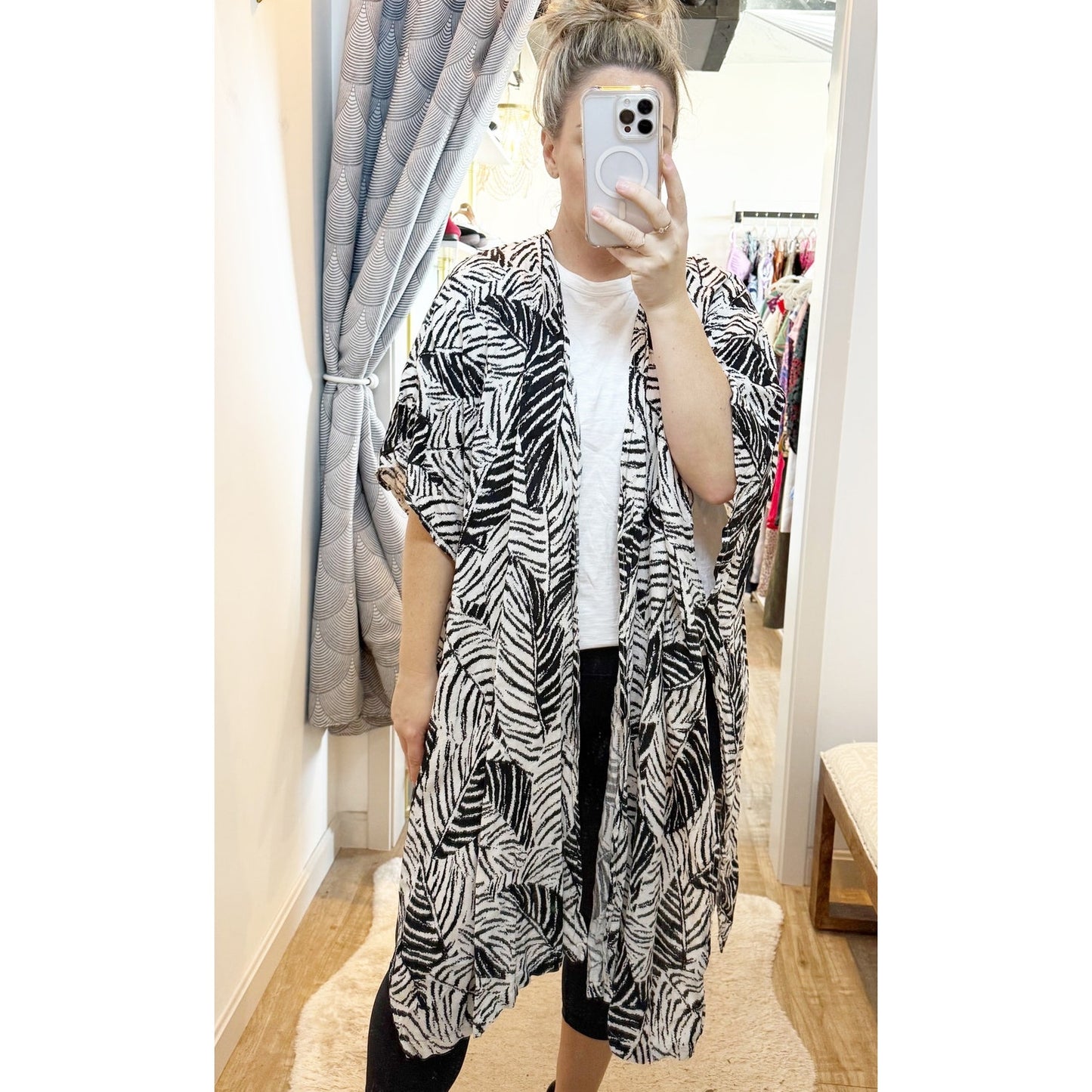 Cynthia Rowley Leaf Print Short Sleeve Midi Kimono Cover Up White Black One Size