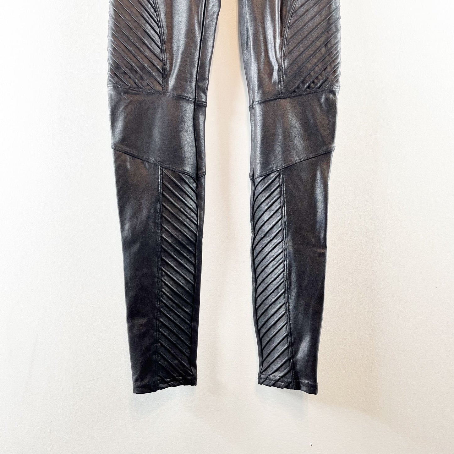 SPANX Shiny Faux Leather Slim Fit Pull On Mid Rise Moto Leggings Black Small