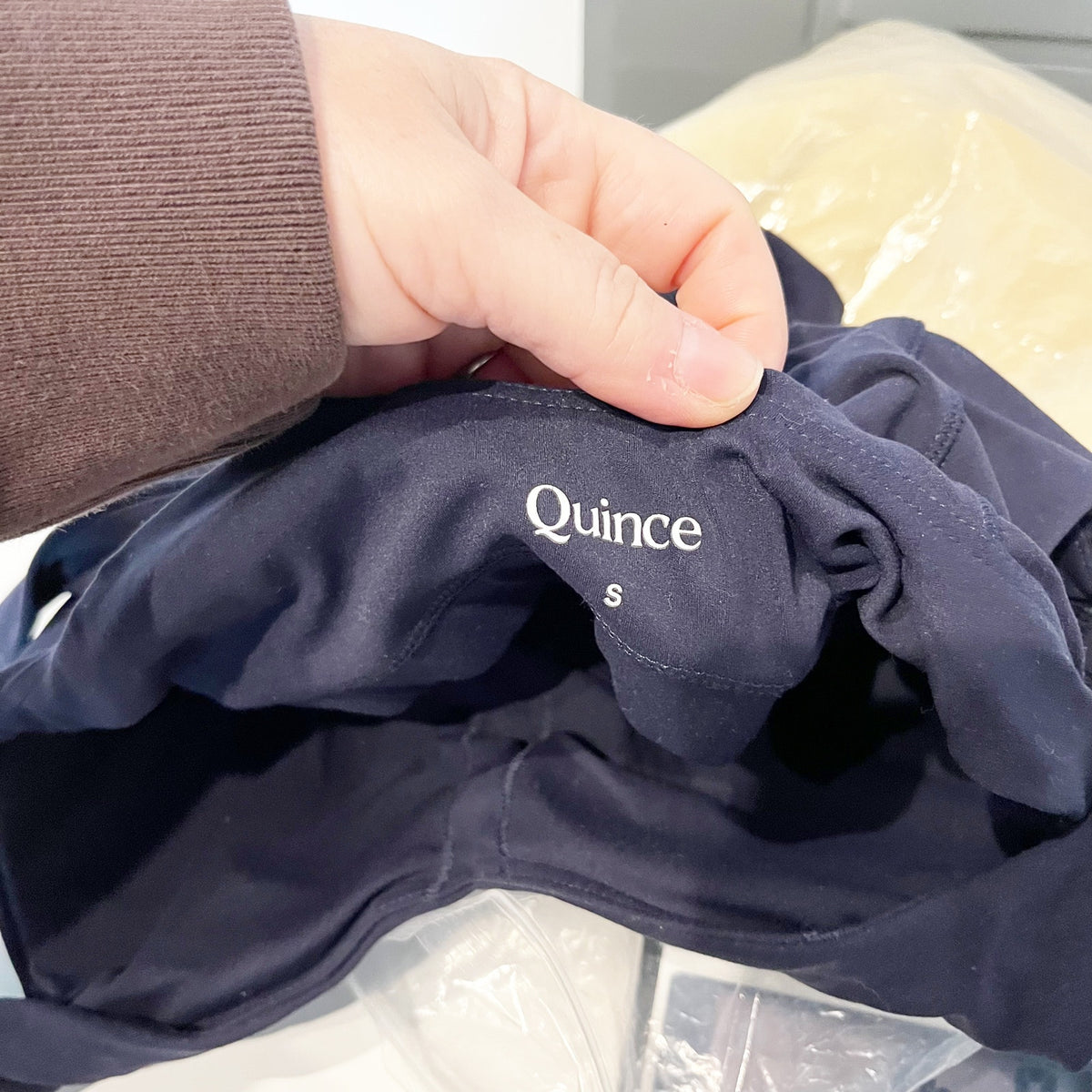 Quince Ultra-Form V-Neck Cropped Tank Top Built In Bra Navy Blue Small