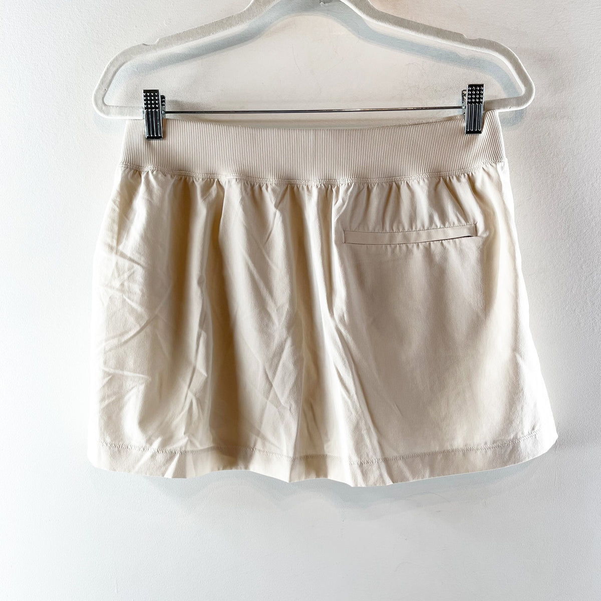 Athleta Brooklyn Pull On Golf Tennis 13.5" Mini Skort Bone Khaki Cream 8