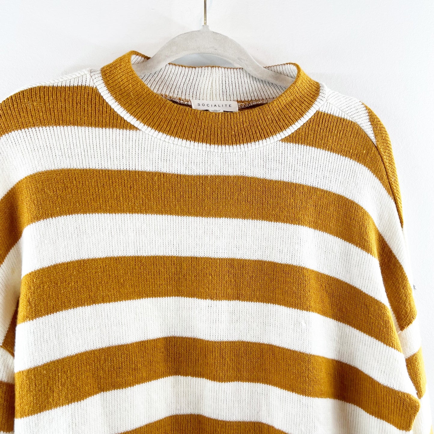 Socialite Striped Crewneck Ribbed Long Sleeve Sweater Gold White Medium