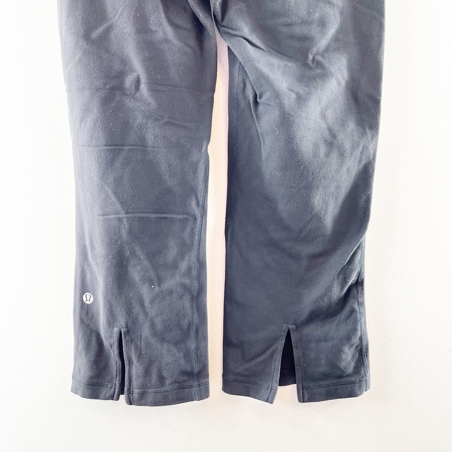 Lululemon Groove Crop Mid Rise Leggings Black Pink 6