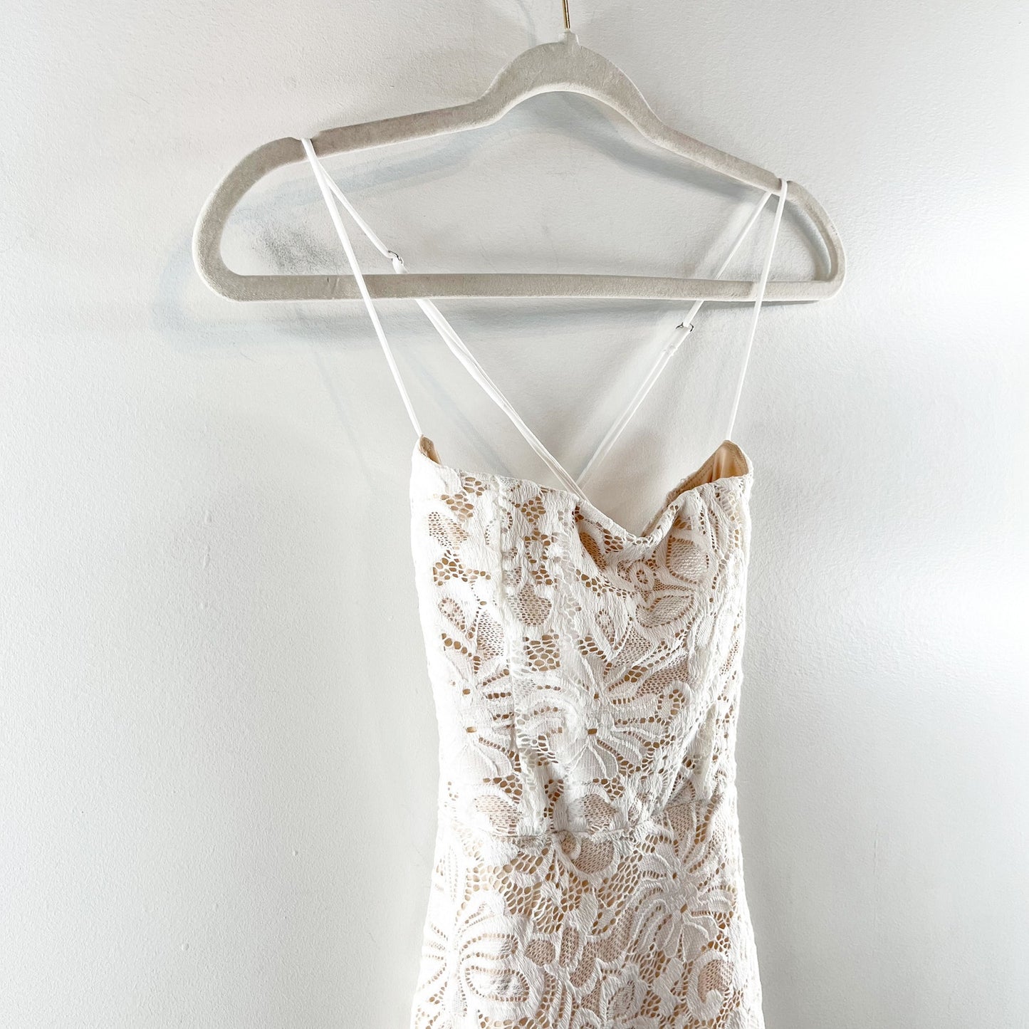 Lucy in the Sky Edwina Sleeveless Crossback Floral Lace Mini Dress White Nude XS
