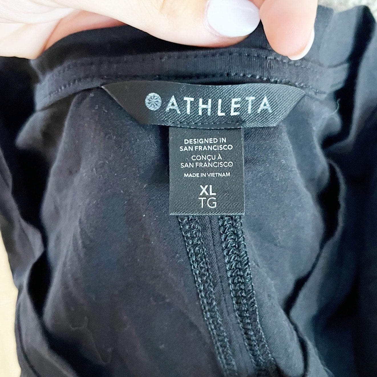 Athleta Outbound Twist Short Sleeve Tee Shirt Black XL