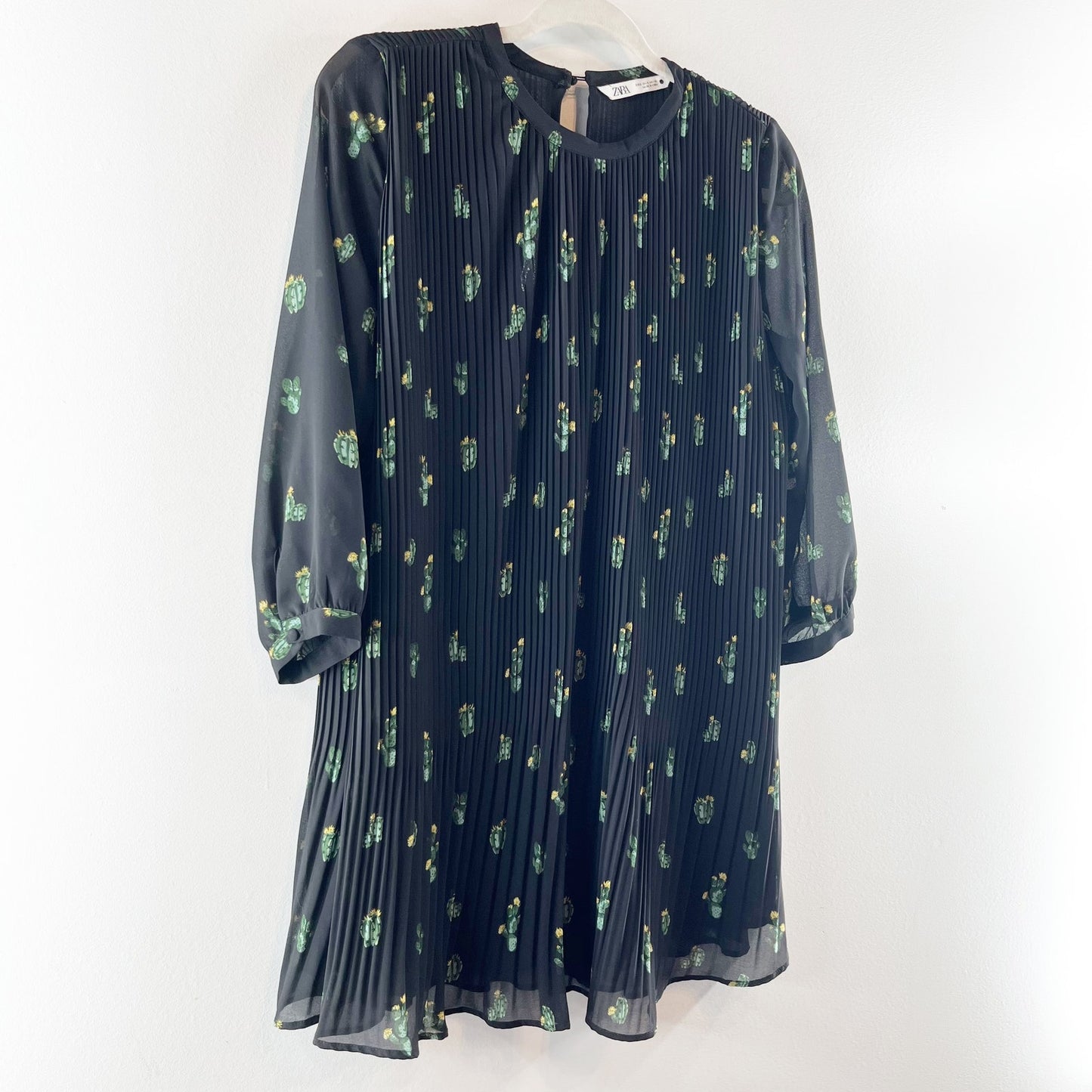 Zara Cactus Print 3/4 Sleeve Crew Neck Plisse Pleated Mini Dress Black Small