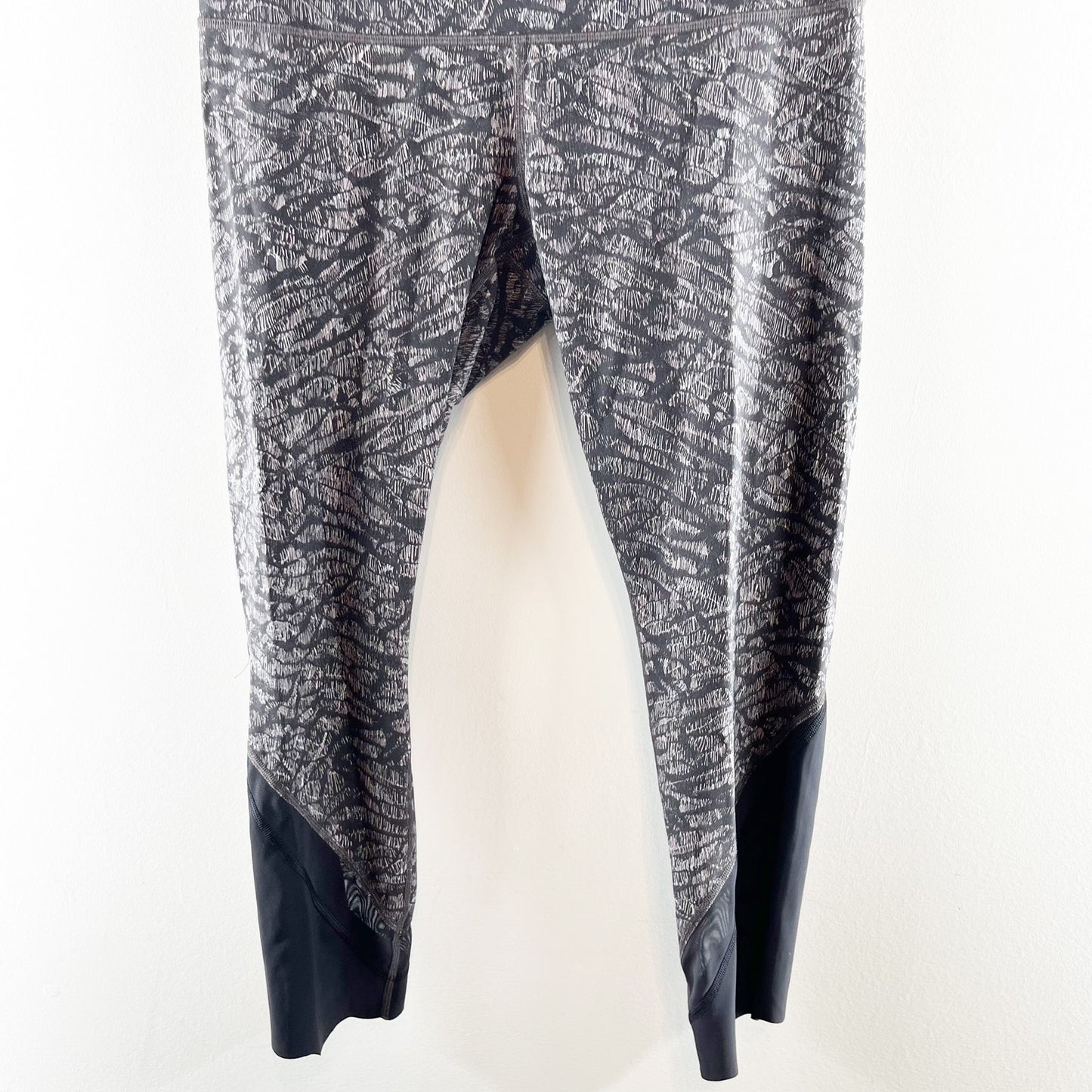 Lululemon Mid Rise Cropped Leggings Black Gray 10