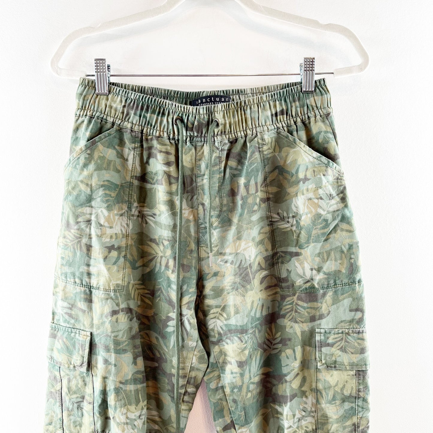 Sanctuary Camo Foliage Cargo High Rise Jogger Pants Green 27 / 4