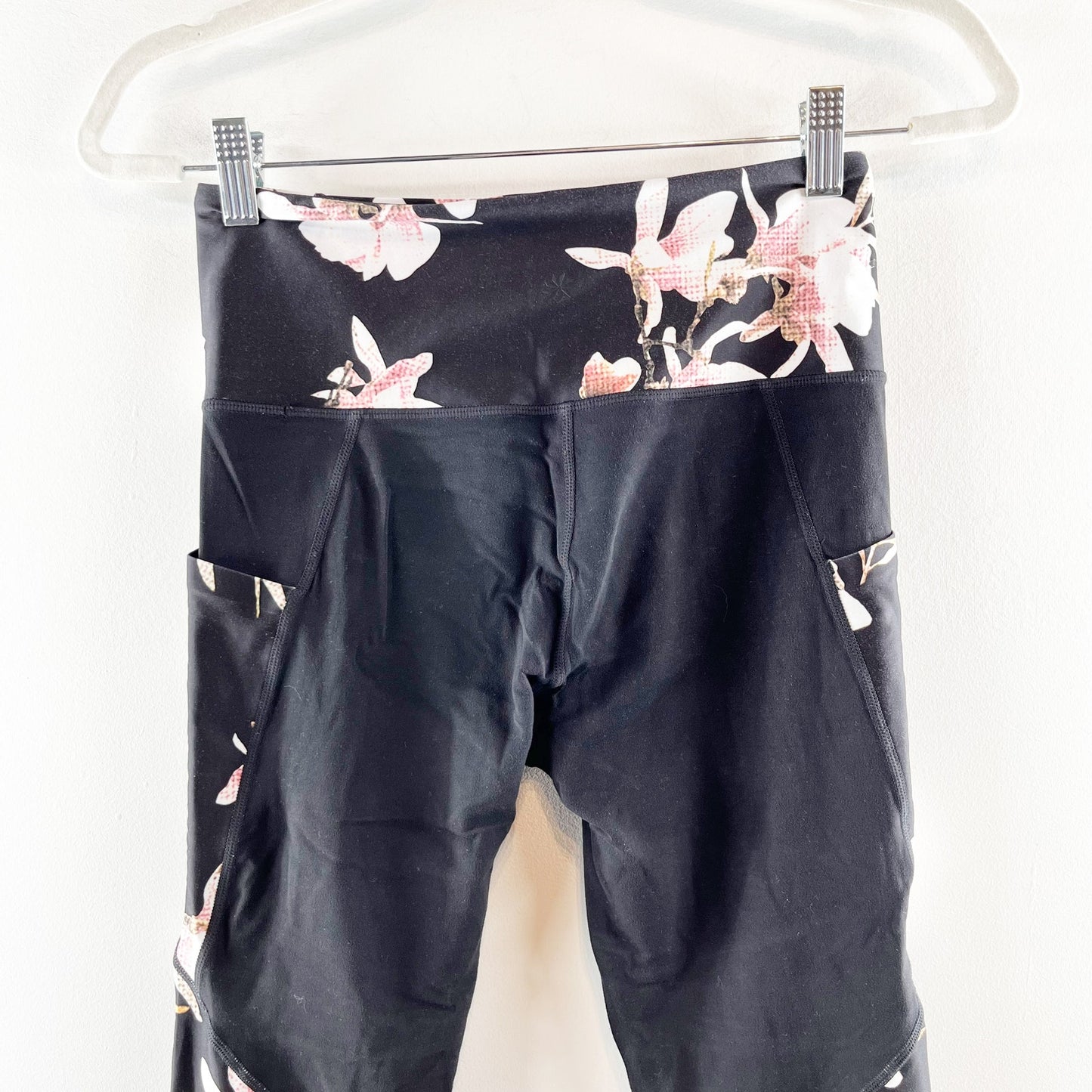 Athleta Magnolia Salutation Stash Pocket Leggings Floral Black Small