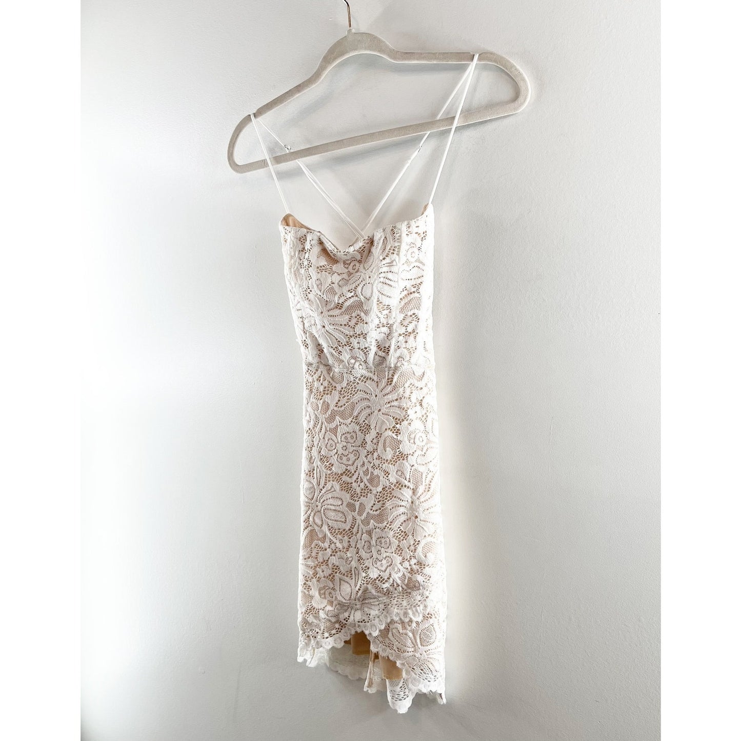 Lucy in the Sky Edwina Sleeveless Crossback Floral Lace Mini Dress White Nude XS