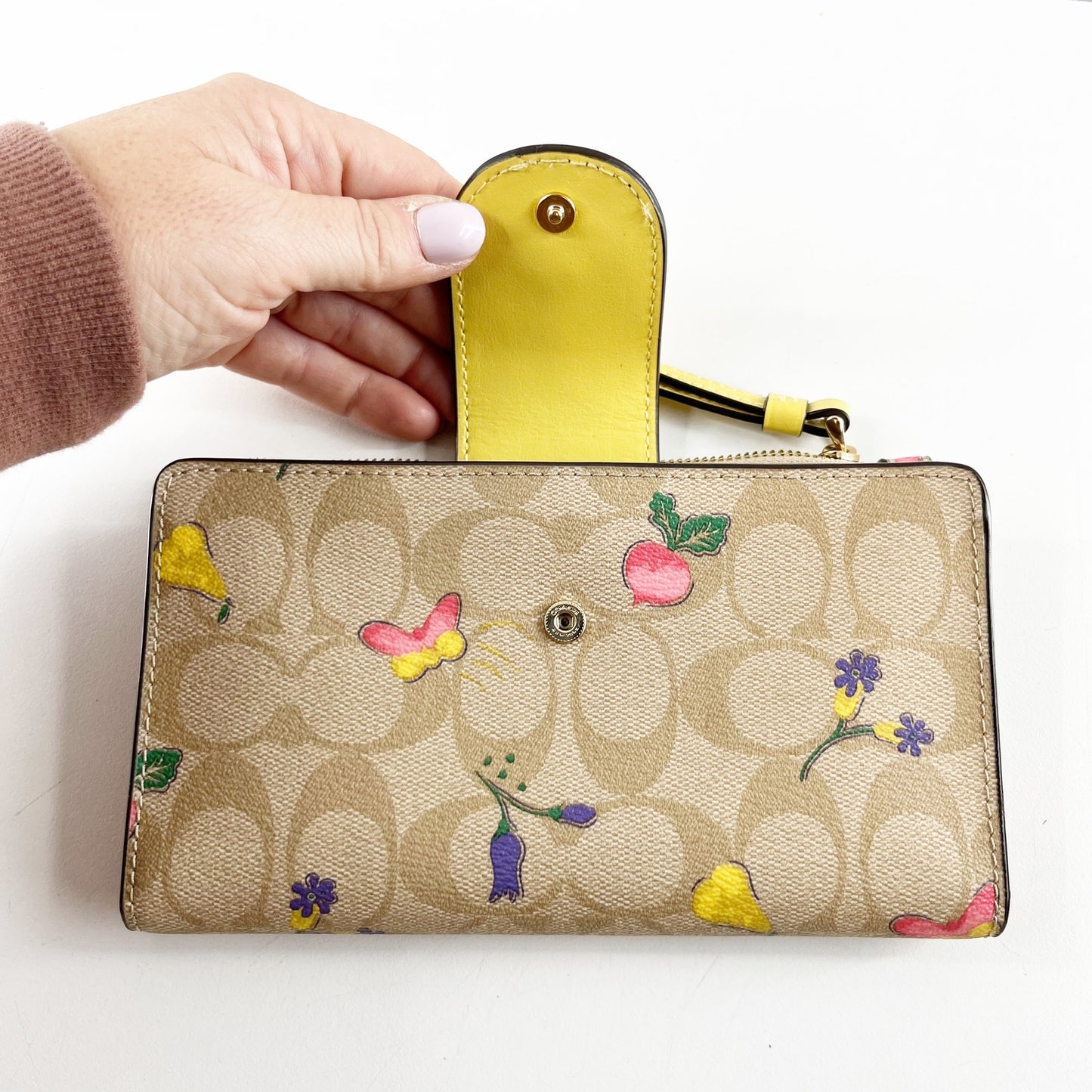 Coach Phone Wallet Wristlet Signature Canvas C Dreamy Veggie Print Yellow Tan