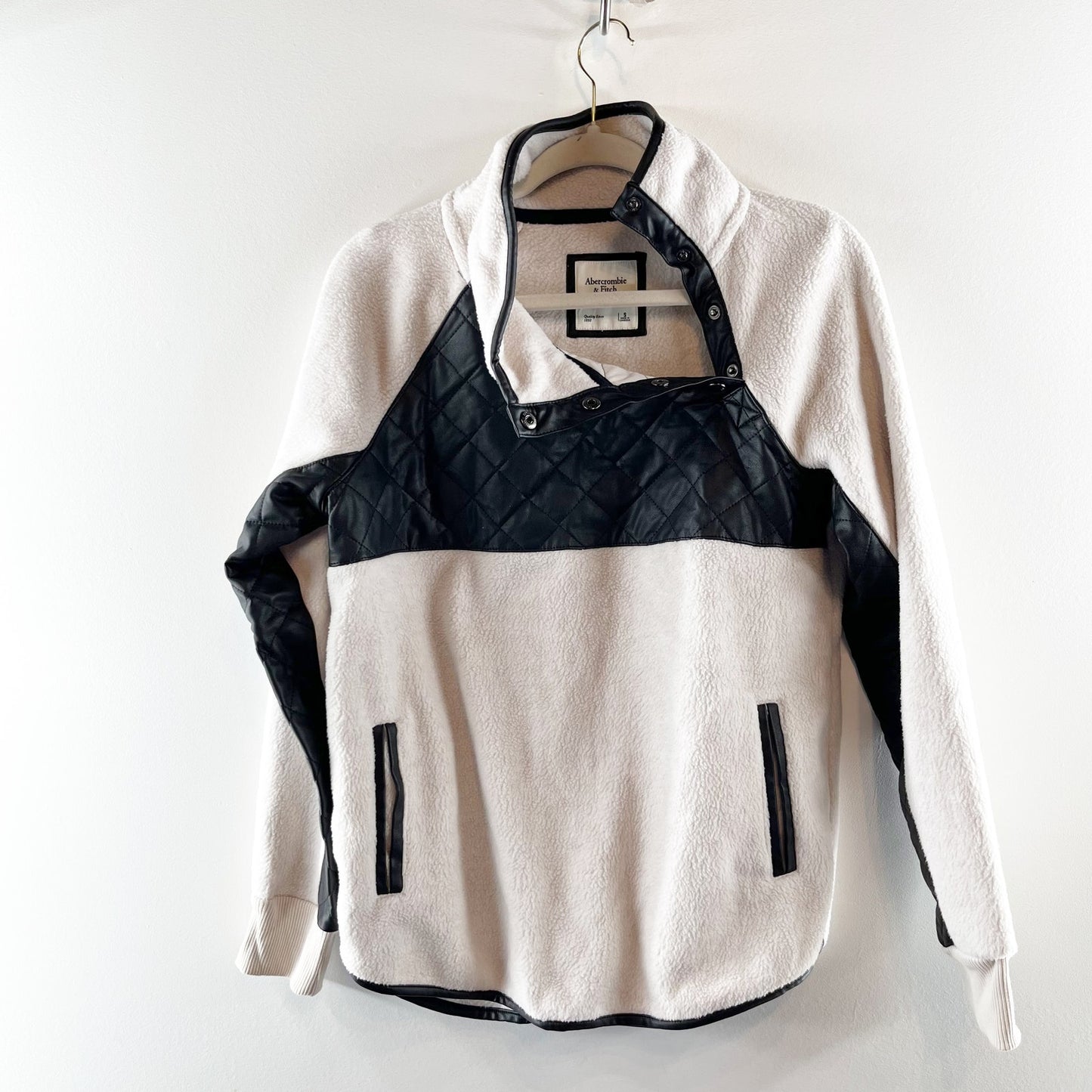 Abercrombie & Fitch Asymmetrical Snap Fleece Jacket White Black Small
