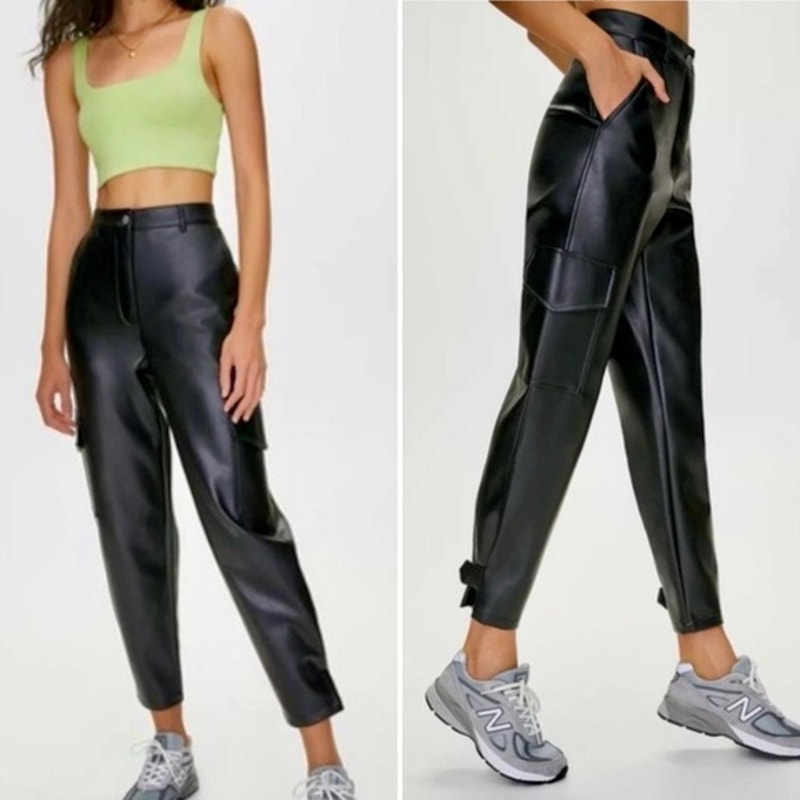 Wilfred Aritzia Faux Leather High Rise Modern Cargo Pants Black 12 / 31