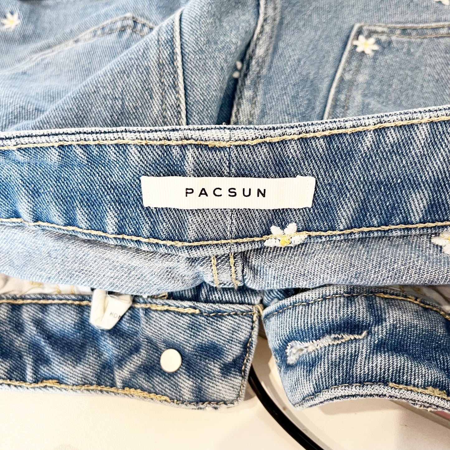 PacSun Embroidered Daisy Print High Rise Mom Shorts Blue 25 / 0