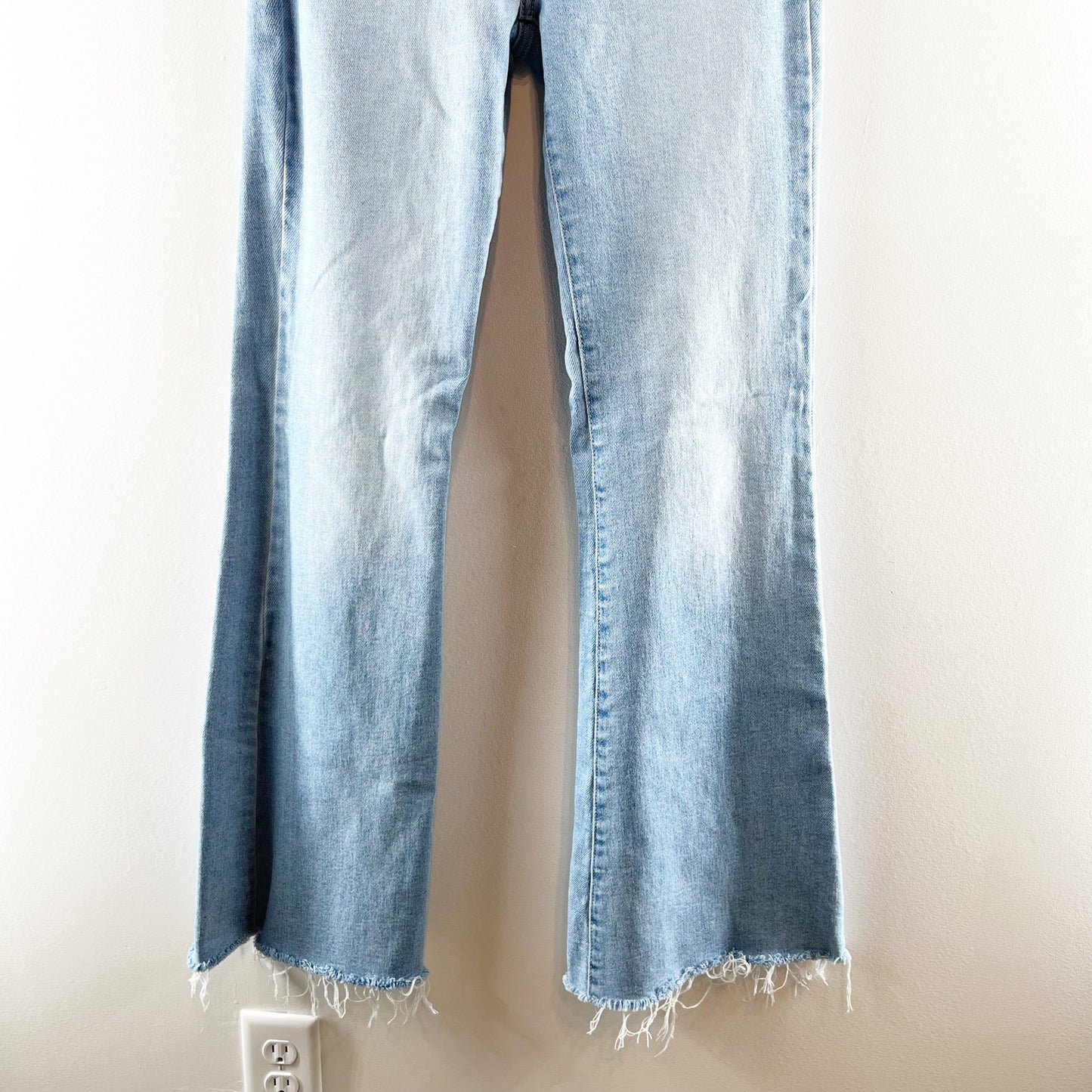 Just Black Mid Rise Straight Bootcut Raw Hem Jeans Light Wash Blue 27 / 4