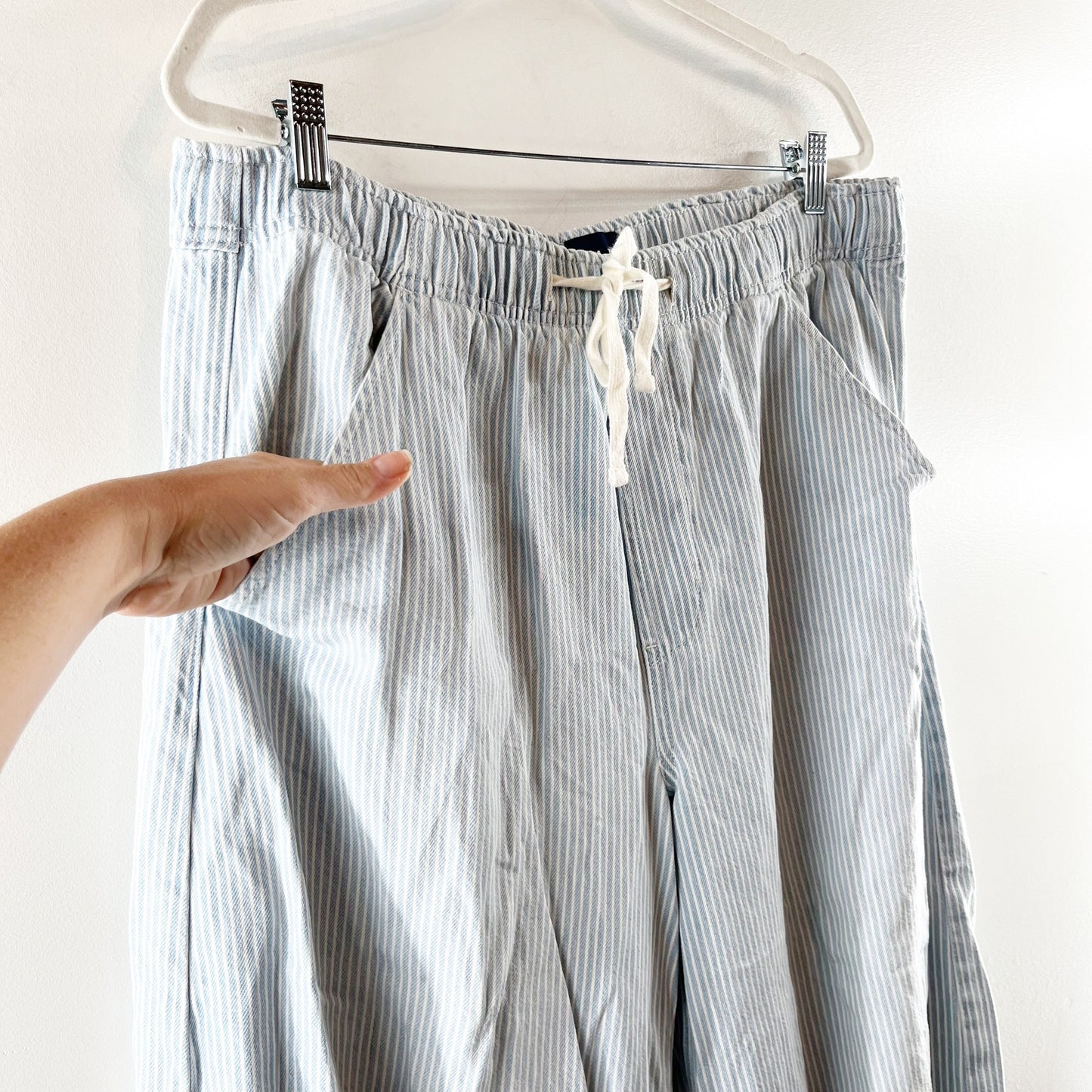 GAP Mid Rise Ultrasoft Easy Horseshoe Jeans Blue Railroad Stripe Large