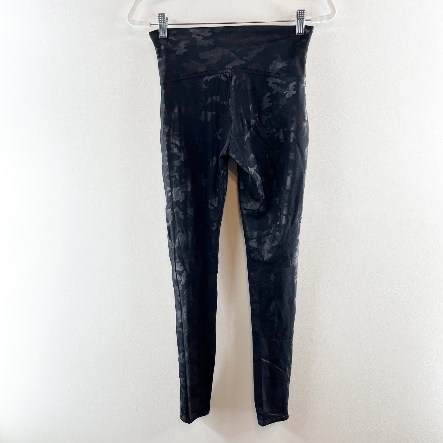 SPANX Faux Leather High Rise Compression Camo Leggings Black Large