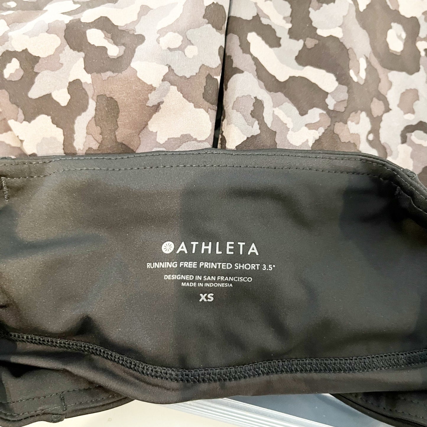 Athleta Running Free Printed Shorts 3.5" Gray Black XS