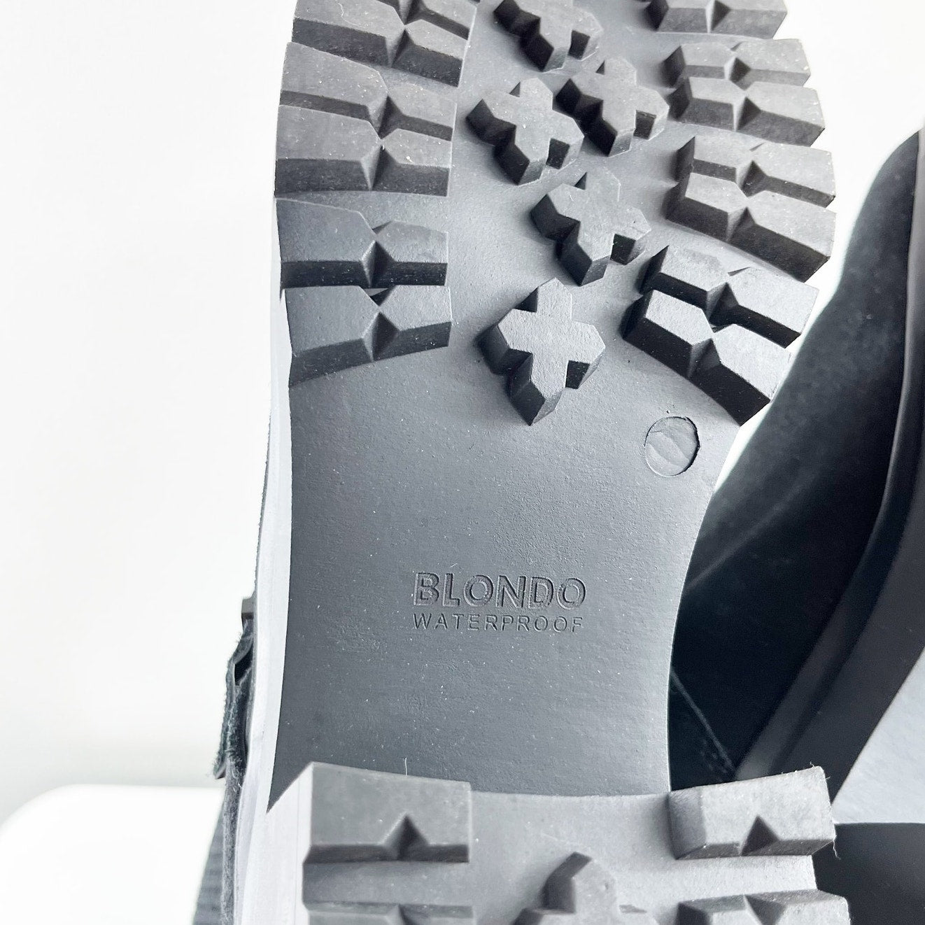 Blondo Roary Ankle Chelsea Lug Sole Heeled Chunky Sock Boots Black 10