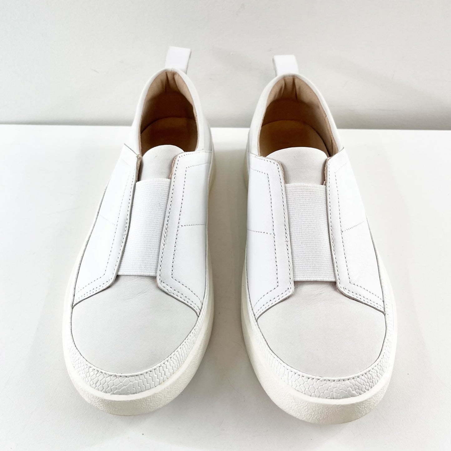 Vionic Zinah Leather Round Toe Flat Slip On Casual Sneaker White 7.5